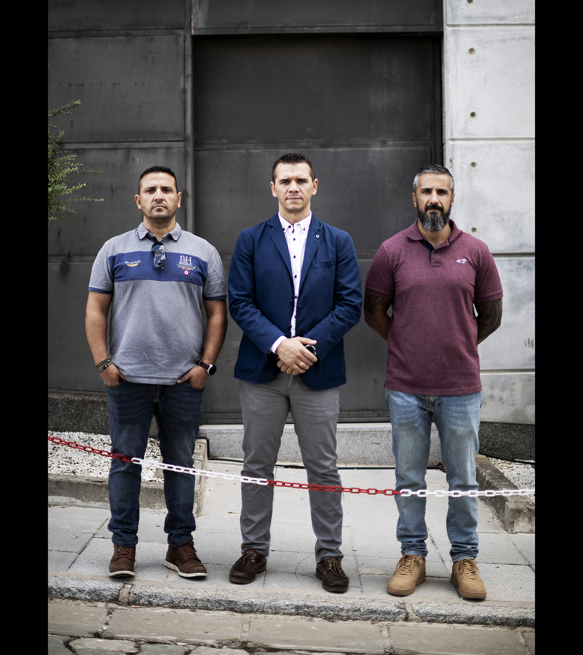 De izquierda a derecha, José Luis del Caz, Aaron Rivero y Hugo del Prado, policías nacionales movilizados el 1-O.