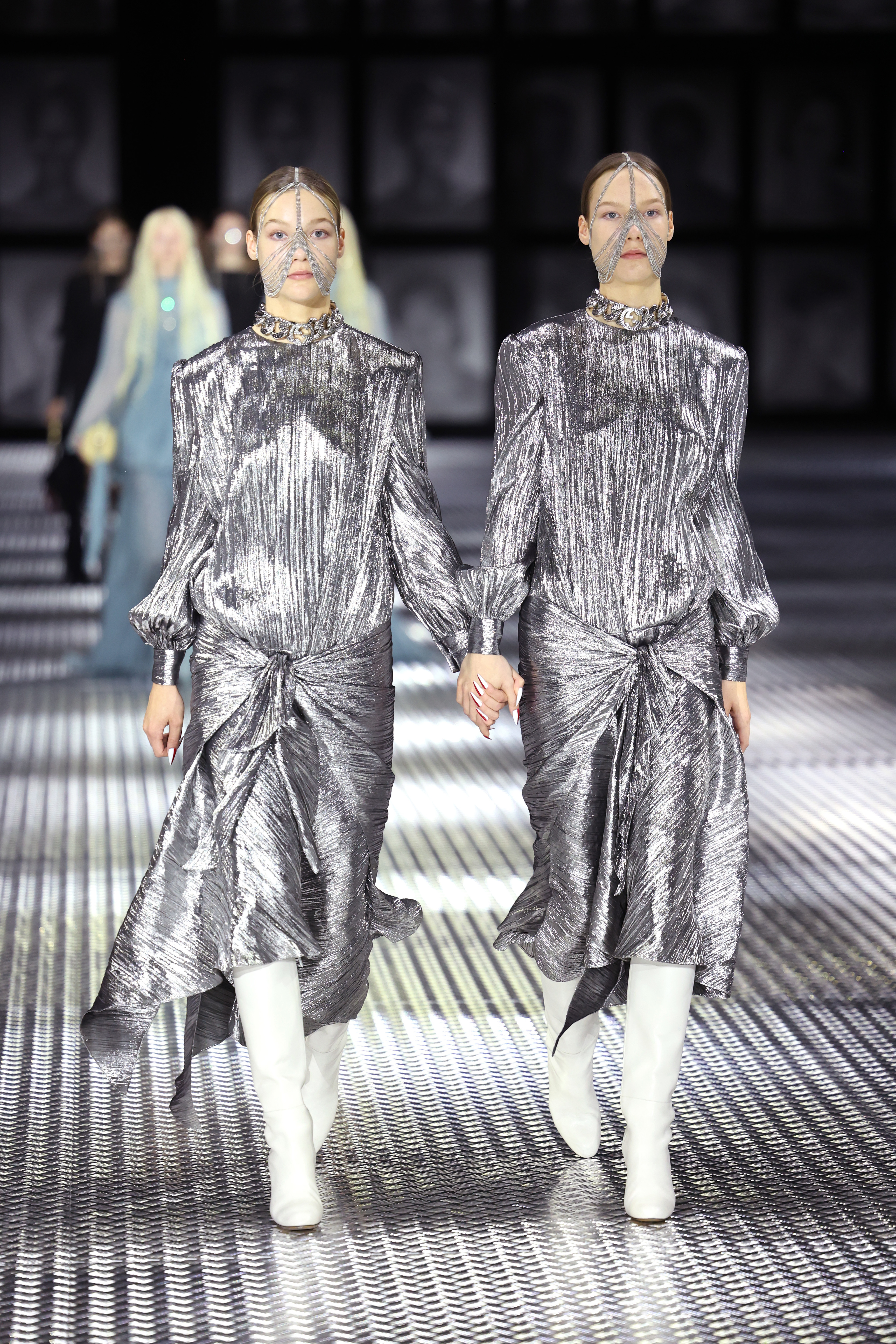 servilleta entrada latitud Gucci desfila con gemelos idénticos y ropa duplicada | Moda