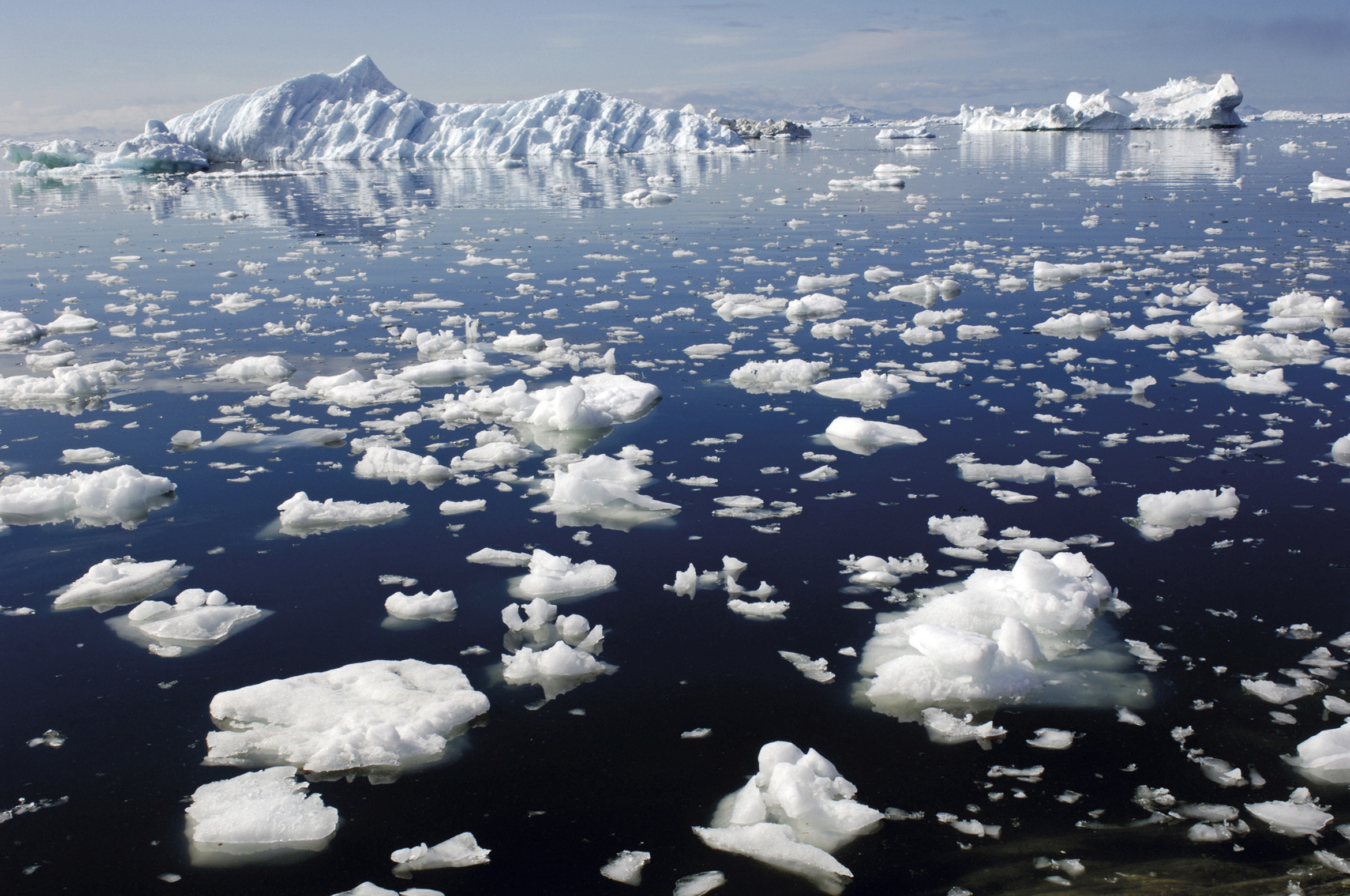 Изменение климата влияние на природу. Таяние ледников глобальное потепление. Таяние ледников в Арктике. Таяние ледников в Антарктиде. Парниковый эффект таяние ледников.