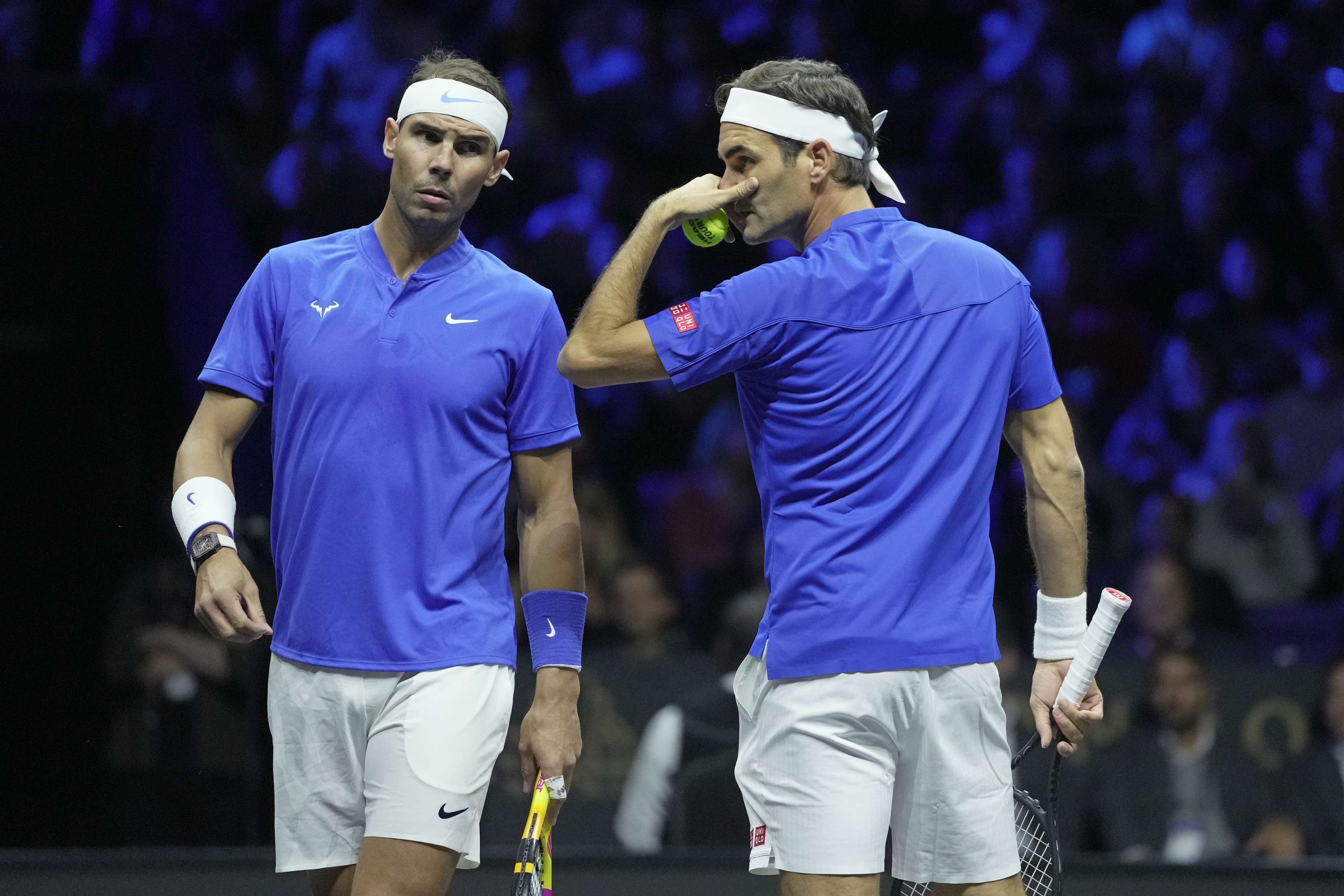 Nadal y Federer, durante el partido ante Sock y Tiafoe en Londres.