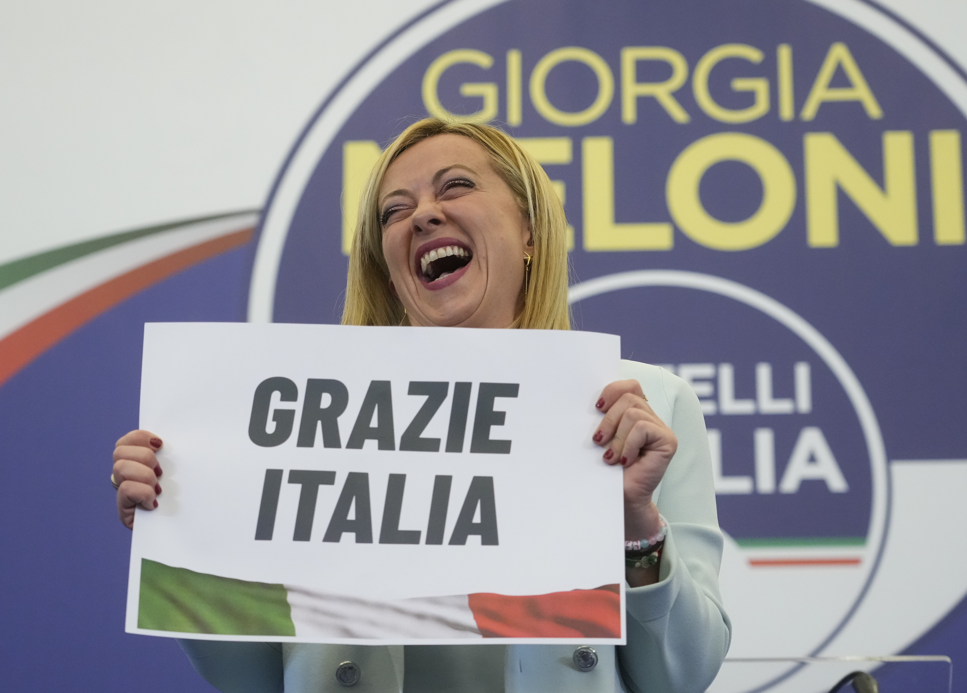 Giorgia Meloni agradece su triunfo electoral, en Roma.
