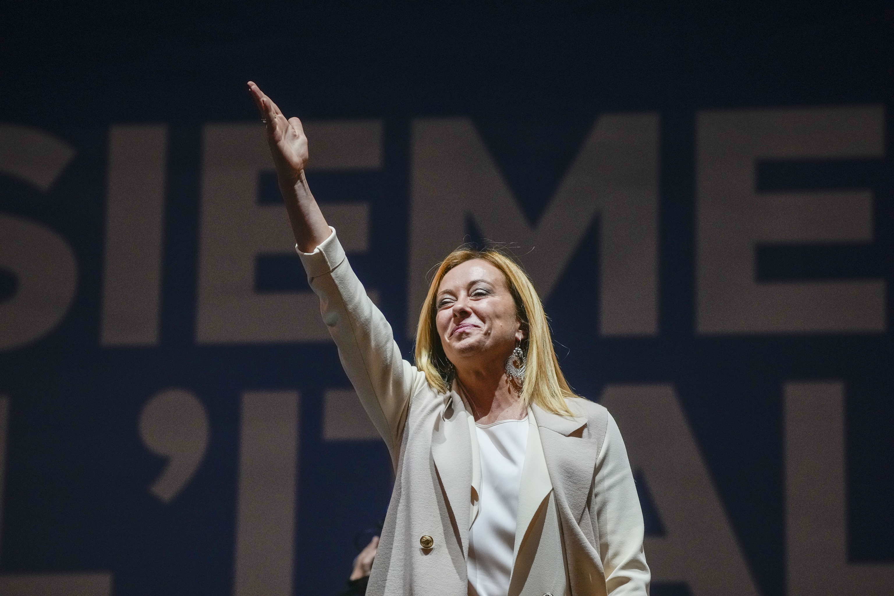 Giorgia Meloni festeja su victoria electoral en Italia.