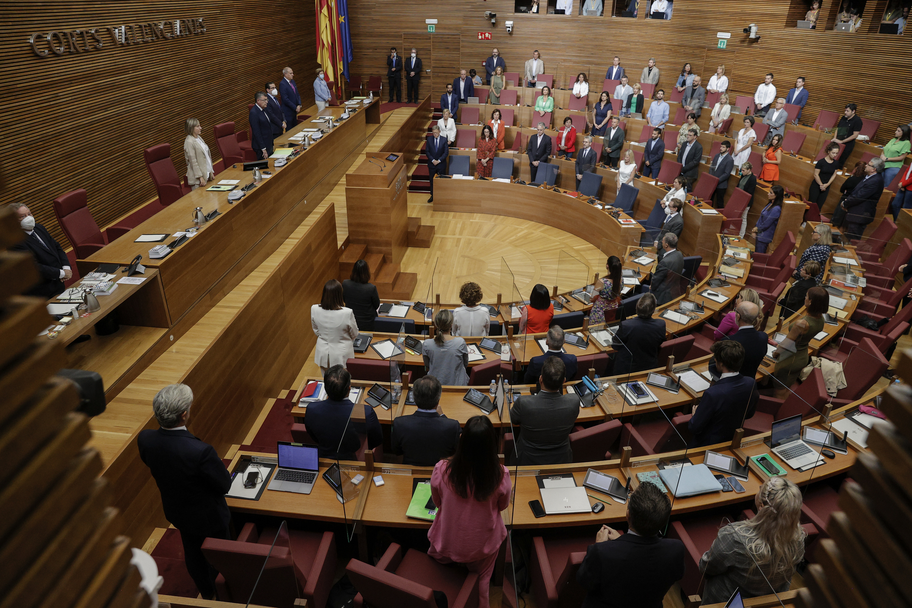 Las Cortes Valencianas reunidas en pleno en el Debate de Poltica General.