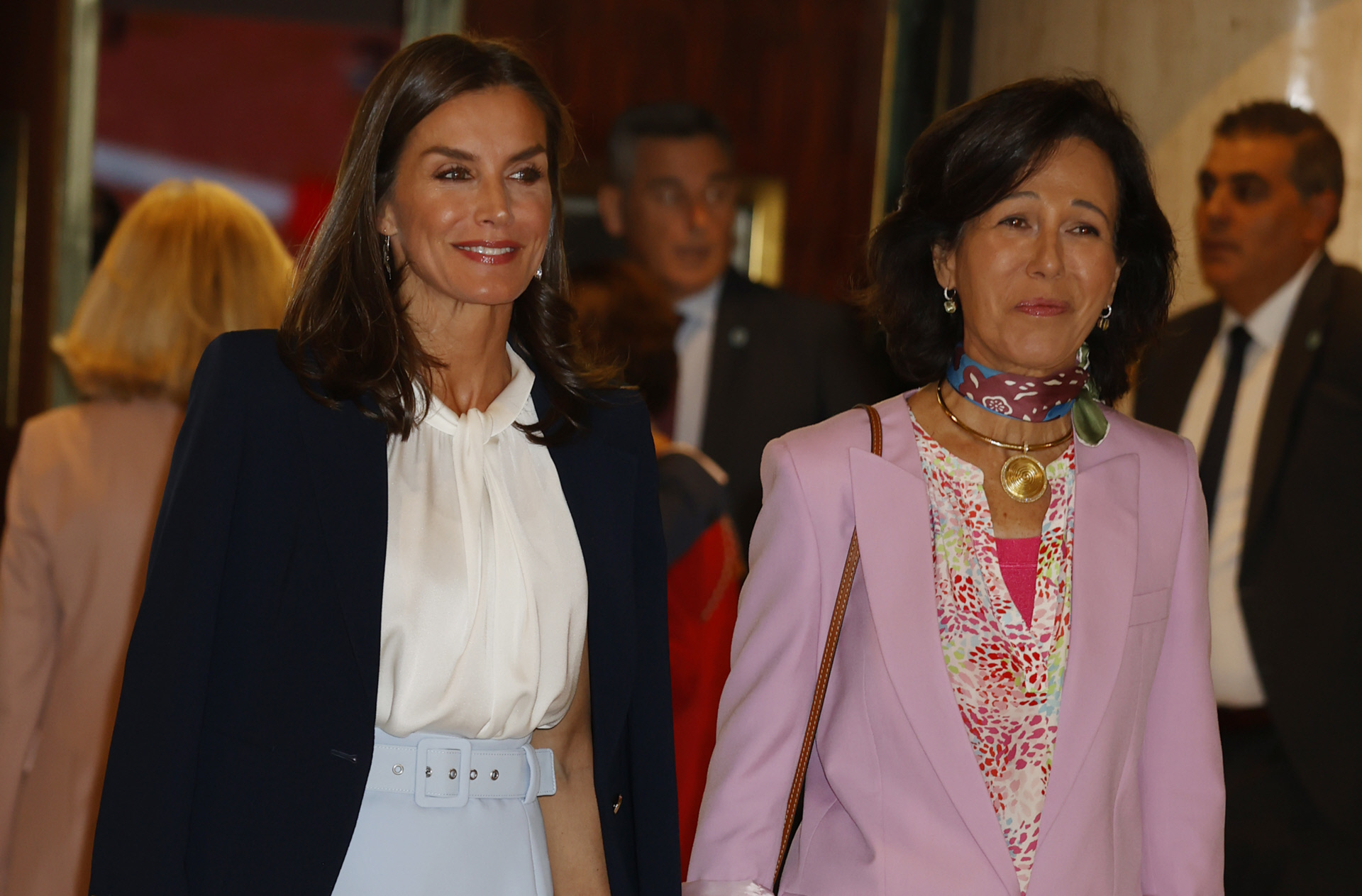 Doña Letizia, junto a Ana Botín, presidenta del Banco Santander.