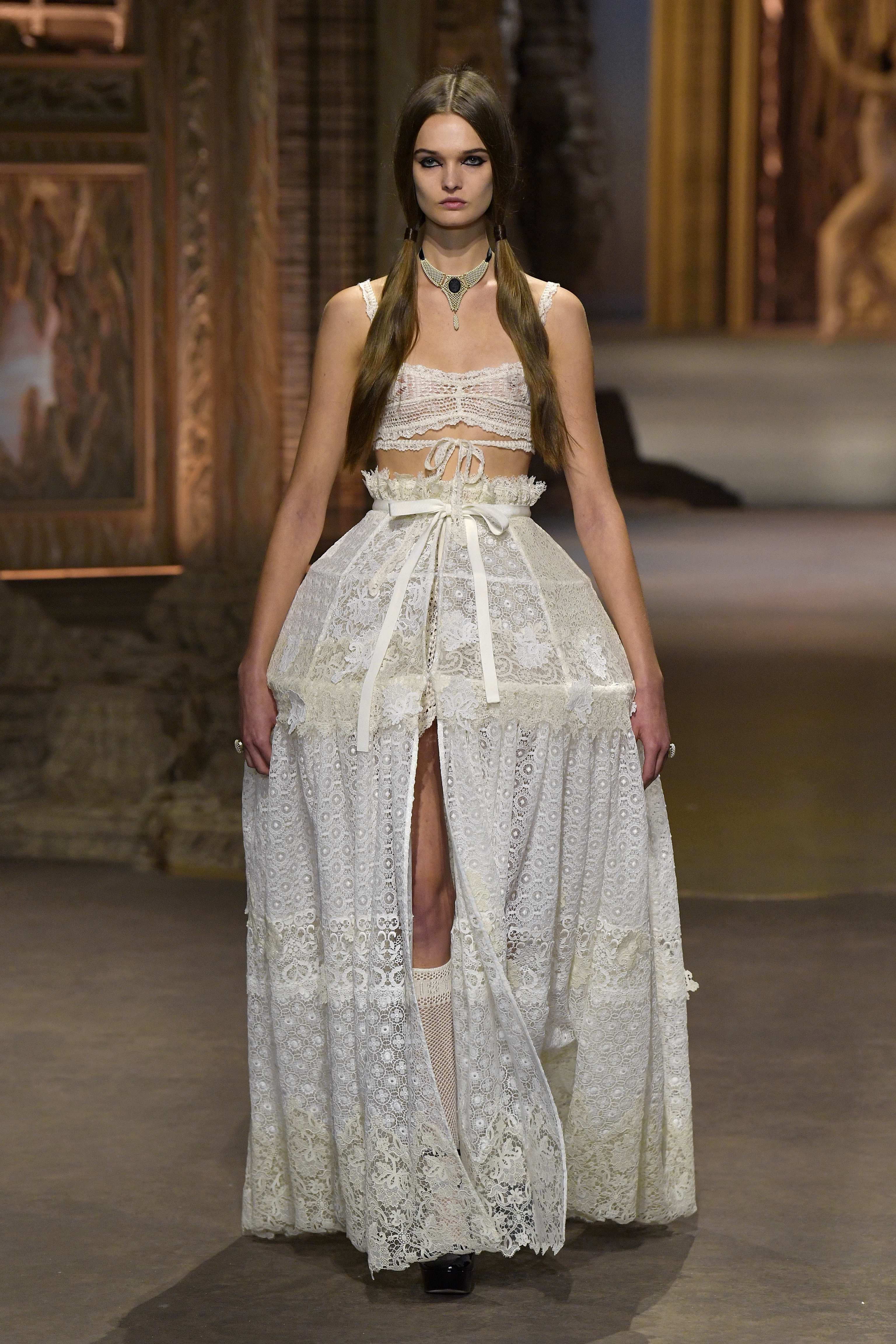 Costa agujero Increíble Los vestidos y las faldas que estarán de moda en 2023, según Christian  Dior, son de hace siglos | Moda