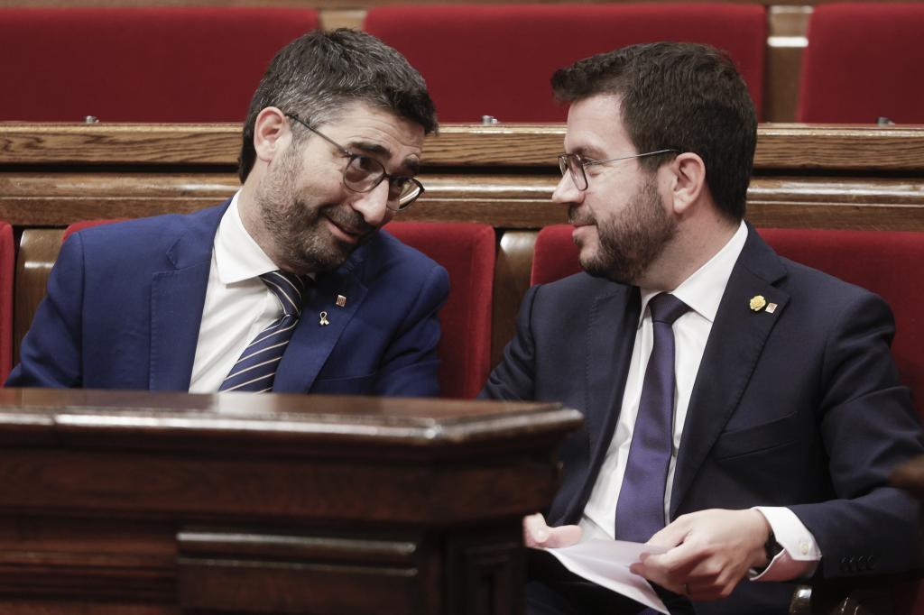 Pere Aragonès junto al vicepresidente Jordi Puigneró.