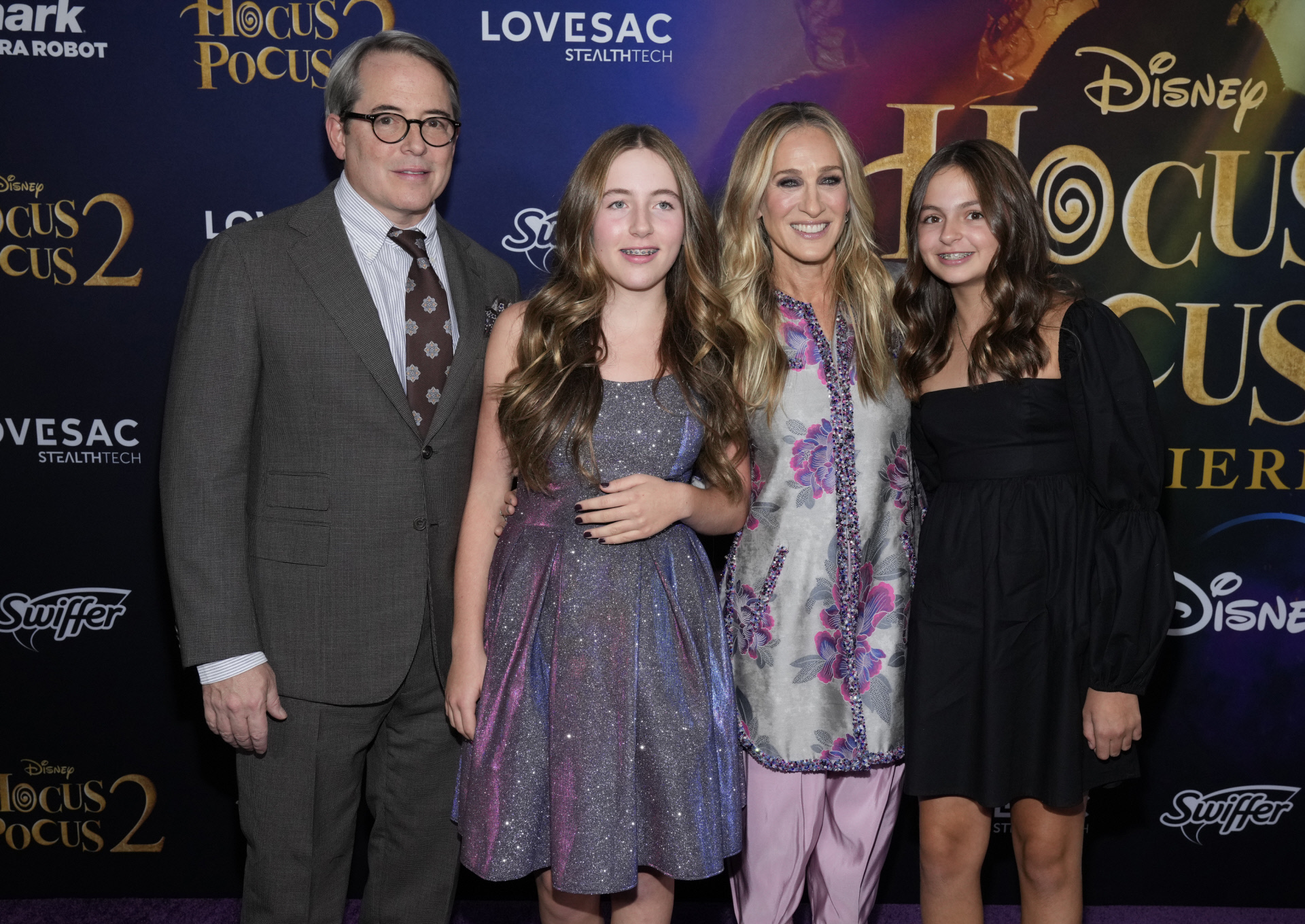 Matthew Broderick, marido de Sarah Jessica, junto a la actriz y sus hijas.