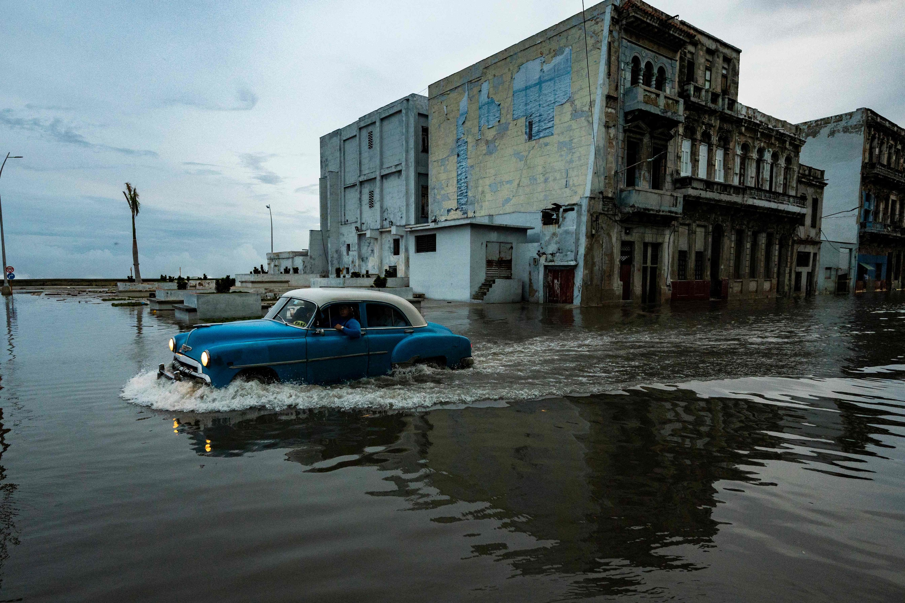 El huracán Ian apaga Cuba y amenaza con una «catástrofe» en Florida