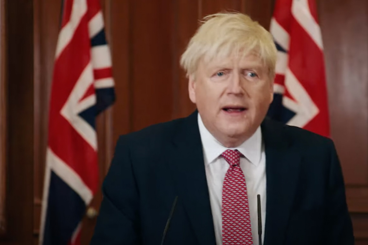 Boris Johnson «reaparece» en la televisión británica de la mano del actor Kenneth Branagh