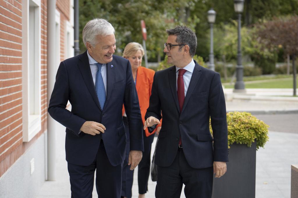 El ministro Flix Bolaos, con el comisario de Justicia de la Comisin Europea, Didier Reynders.