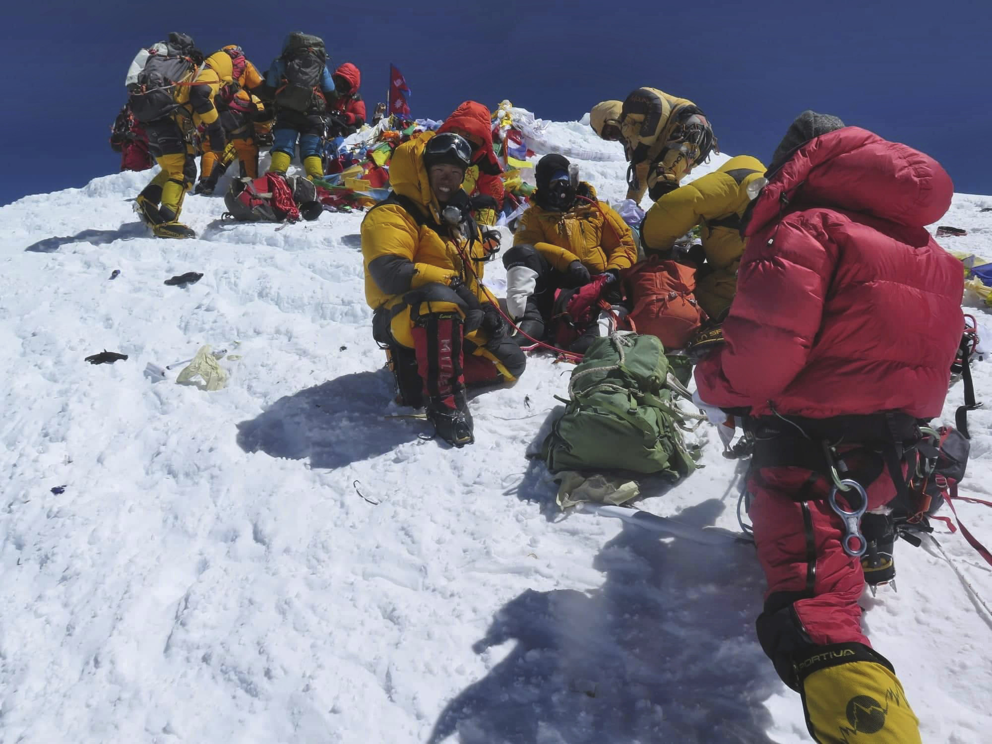 Unos sherpas en el Himalaya