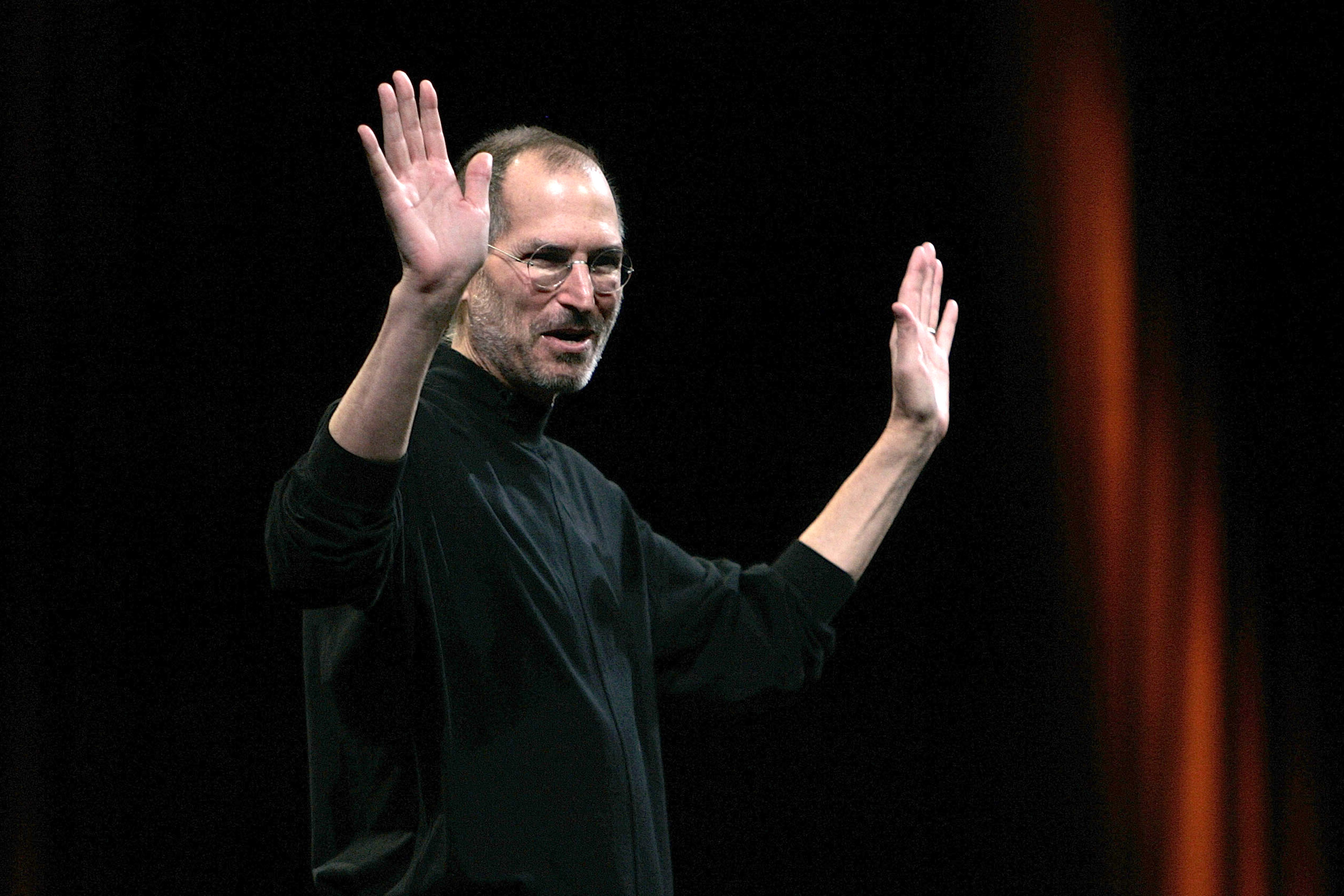 Steve Jobs y su famoso jersey de cuello alto negro.