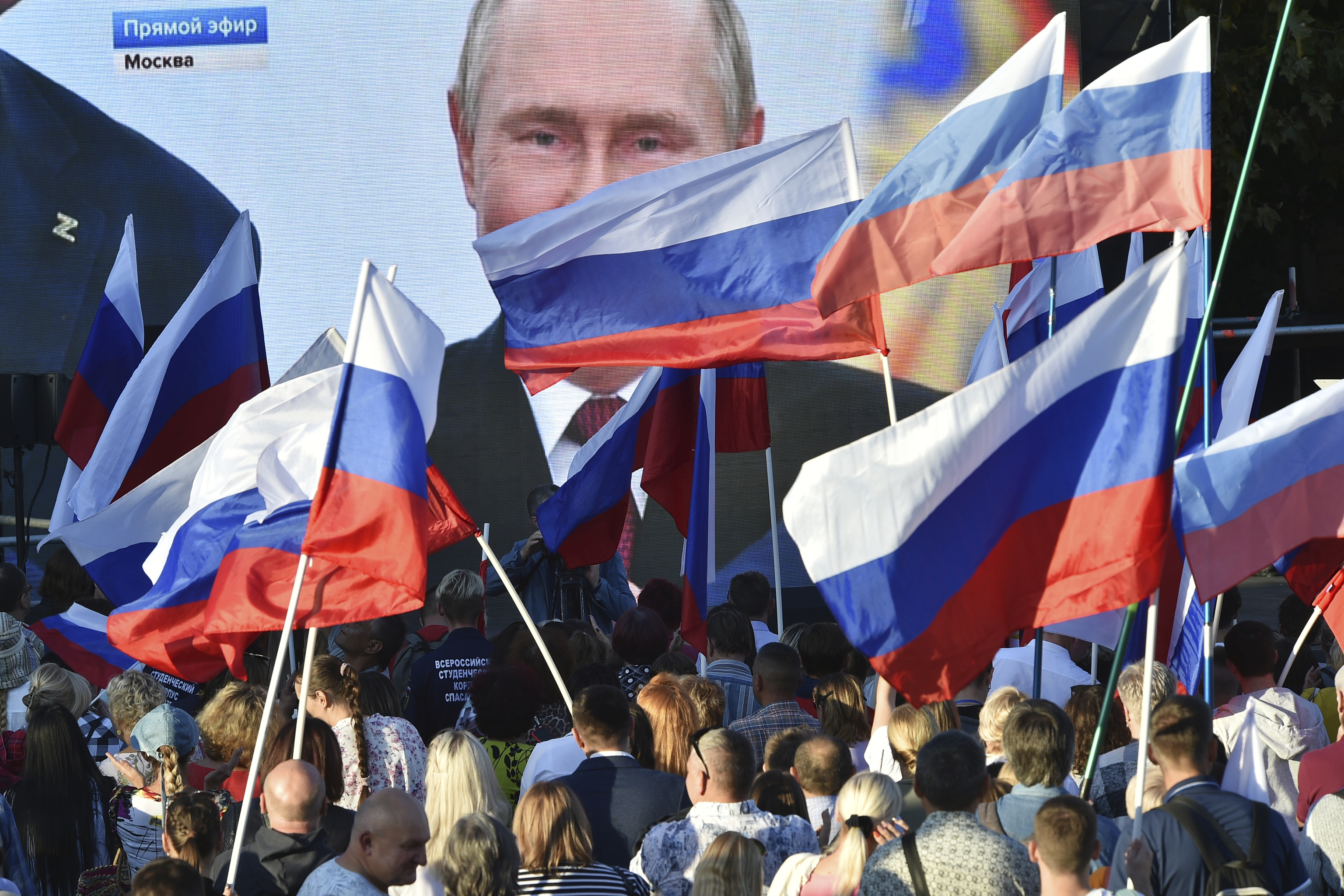 Putin, en una pantalla durante la ceremonia de anexión.