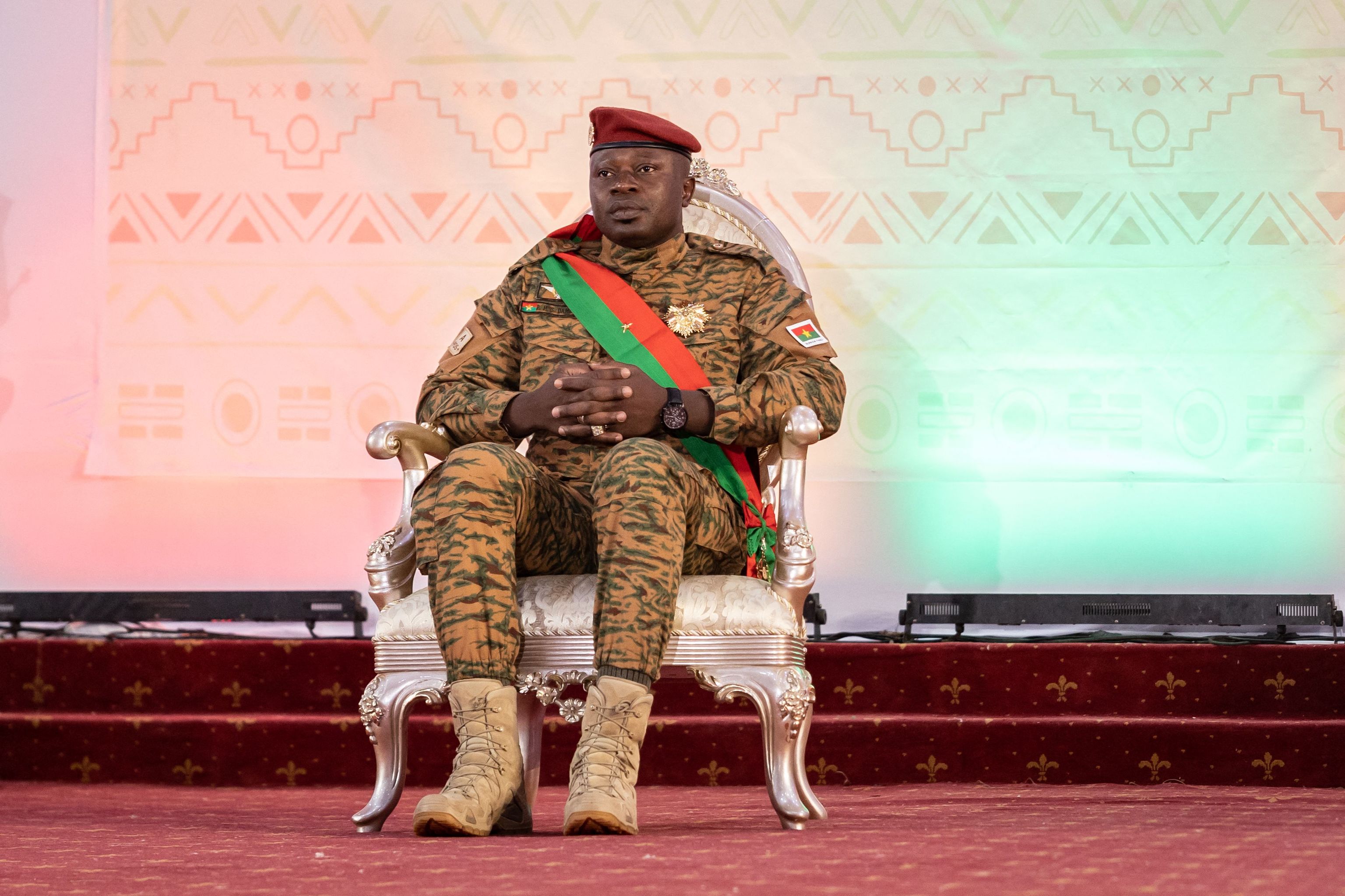 Un grupo de militares da un golpe de Estado y depone a la junta militar de Burkina Faso