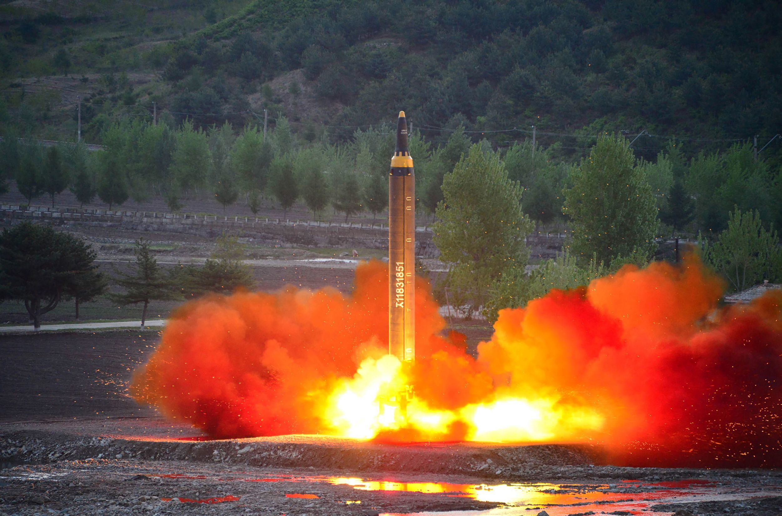 Lanzamiento de un misil norcoreano desde un lugar indeterminado.