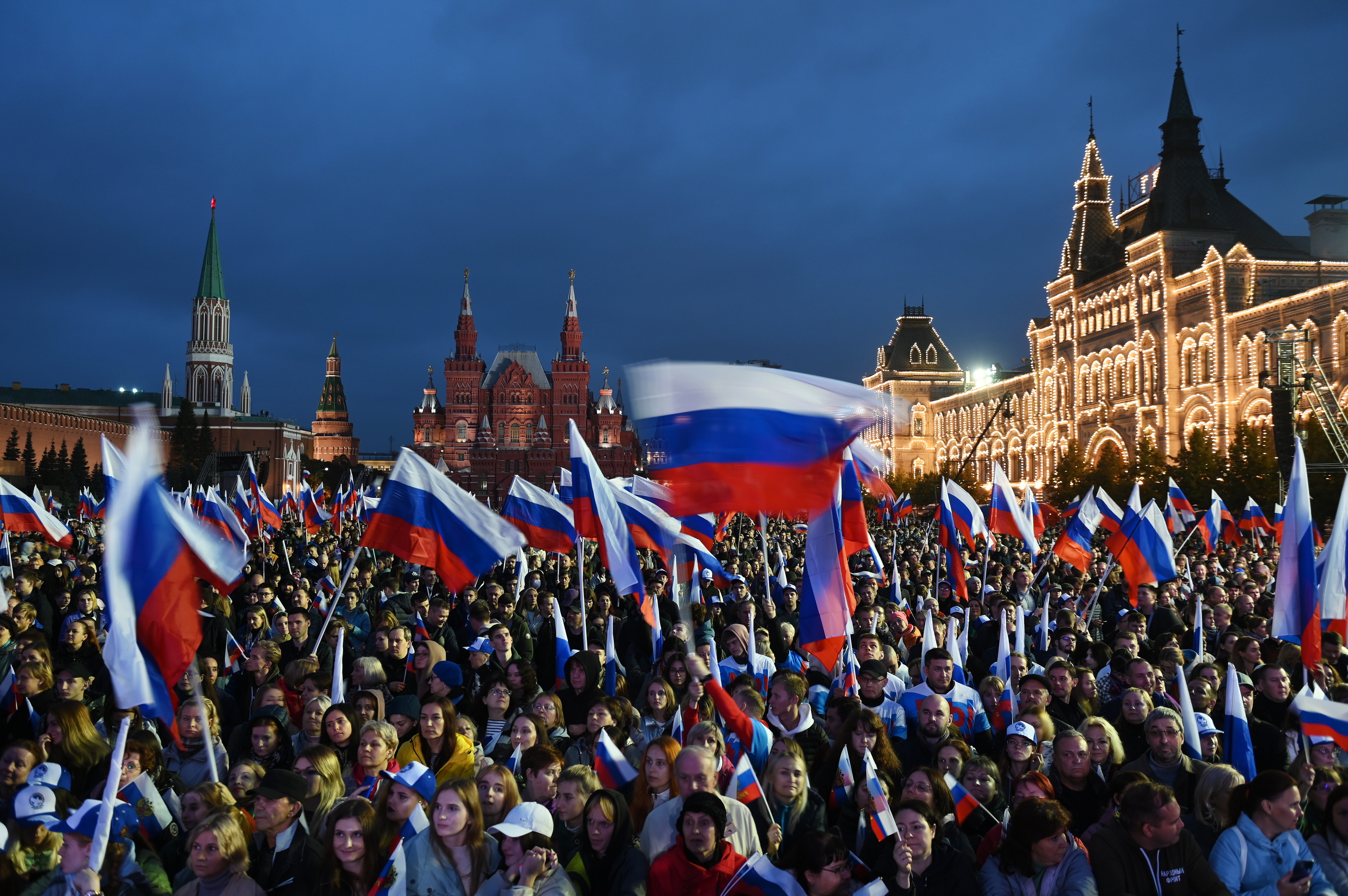 Celebración en la Plaza Roja tras la ceremonia de firma de la anexión de otras cuatro zonas de Ucrania en Moscú