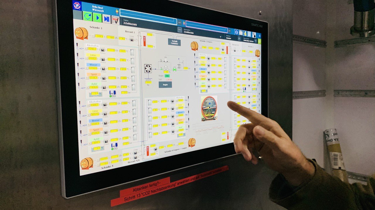 El sistema de transporte de la cerveza, controlado por ordenador.