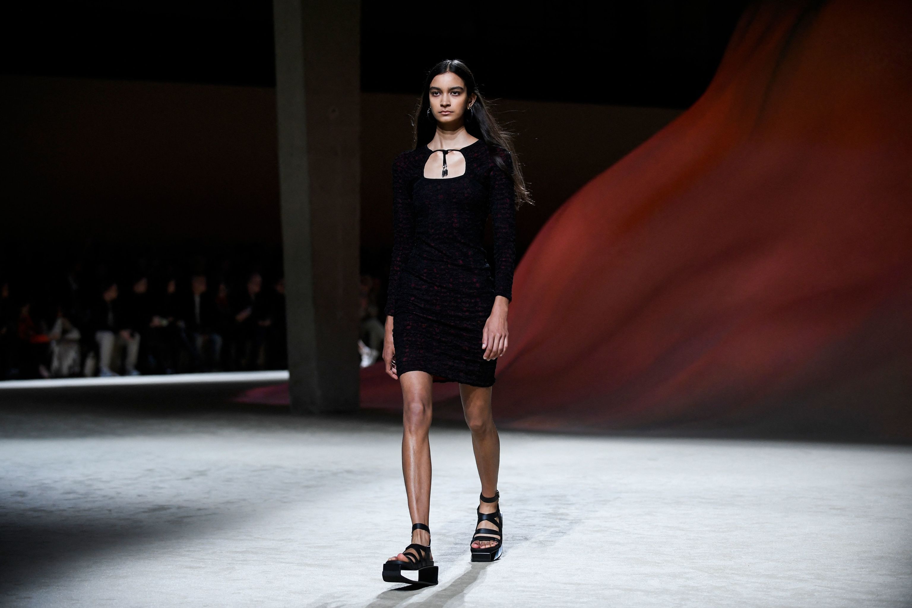 Los zapatos 'invisibles' de Hermès de los que todo París habla