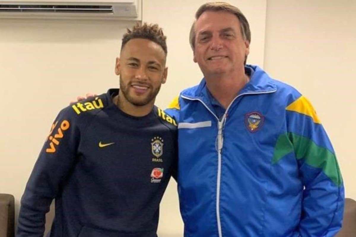 Neymar and Jair Bolsonaro in a concentration