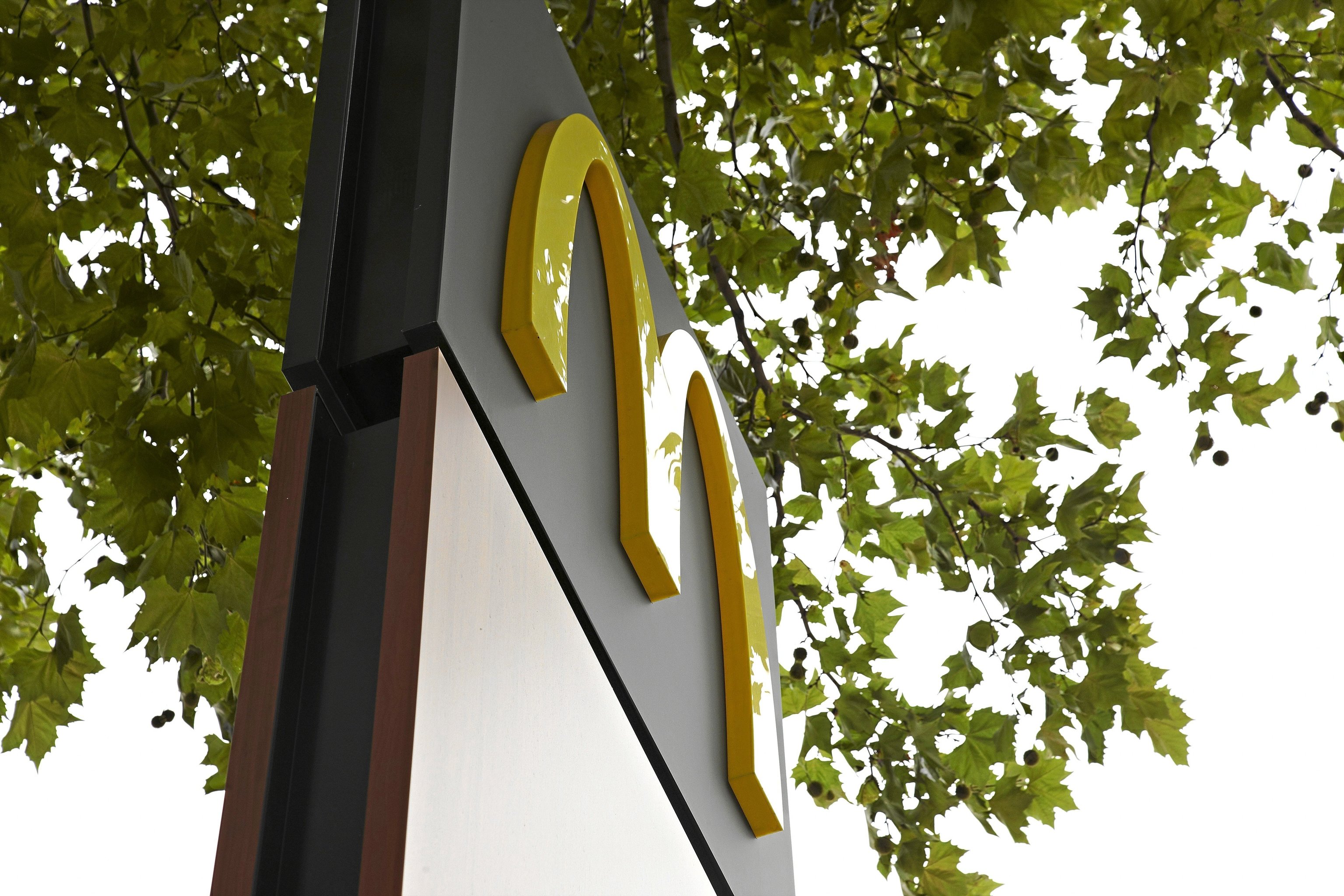Los trabajadores de Burger King, KFC o McDonald’s tendrán un sueldo mínimo de 16.000 euros