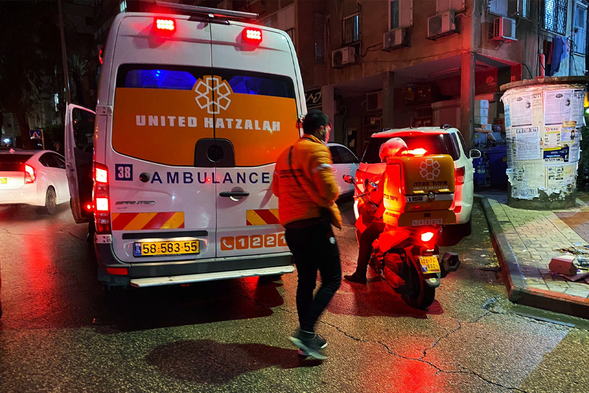 Voluntarios de la organización israelí United Hatzalah acudiendo a una emergencia.