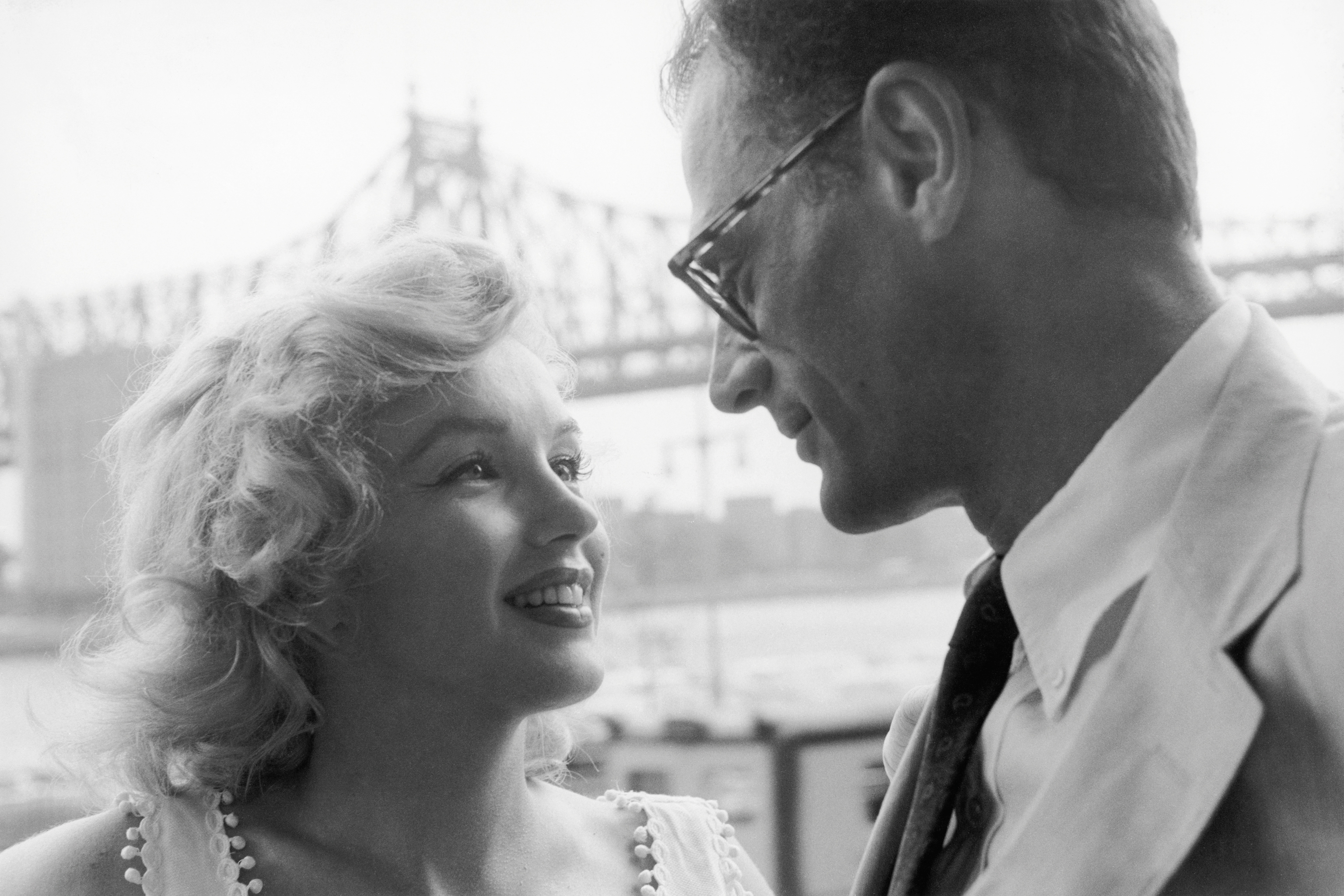 Marilyn Monroe y Arthur Miler, imagen de la exposición 'Divine Marilyn'