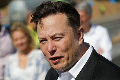 Elon Musk y Zelenski se enzarzan tras compartir el CEO de Tesla su visión sobre el fin de la guerra
