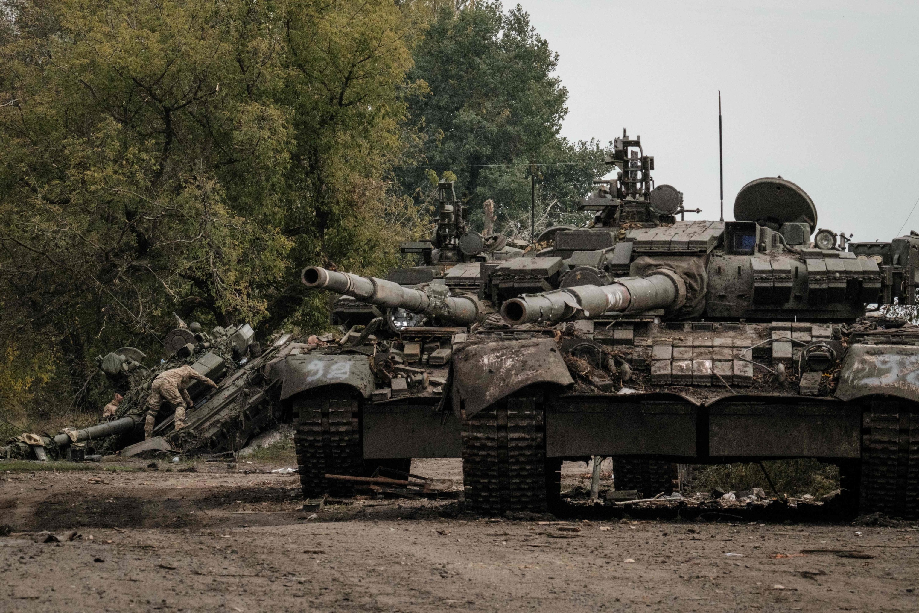 Tanques rusos abandonados en Ucrania.