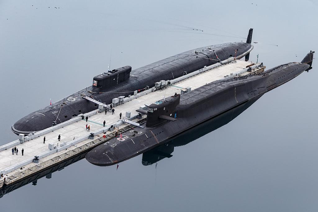 Los submarinos nucleares rusos 'Príncipe Vladimir' y 'Yekaterinburg'.