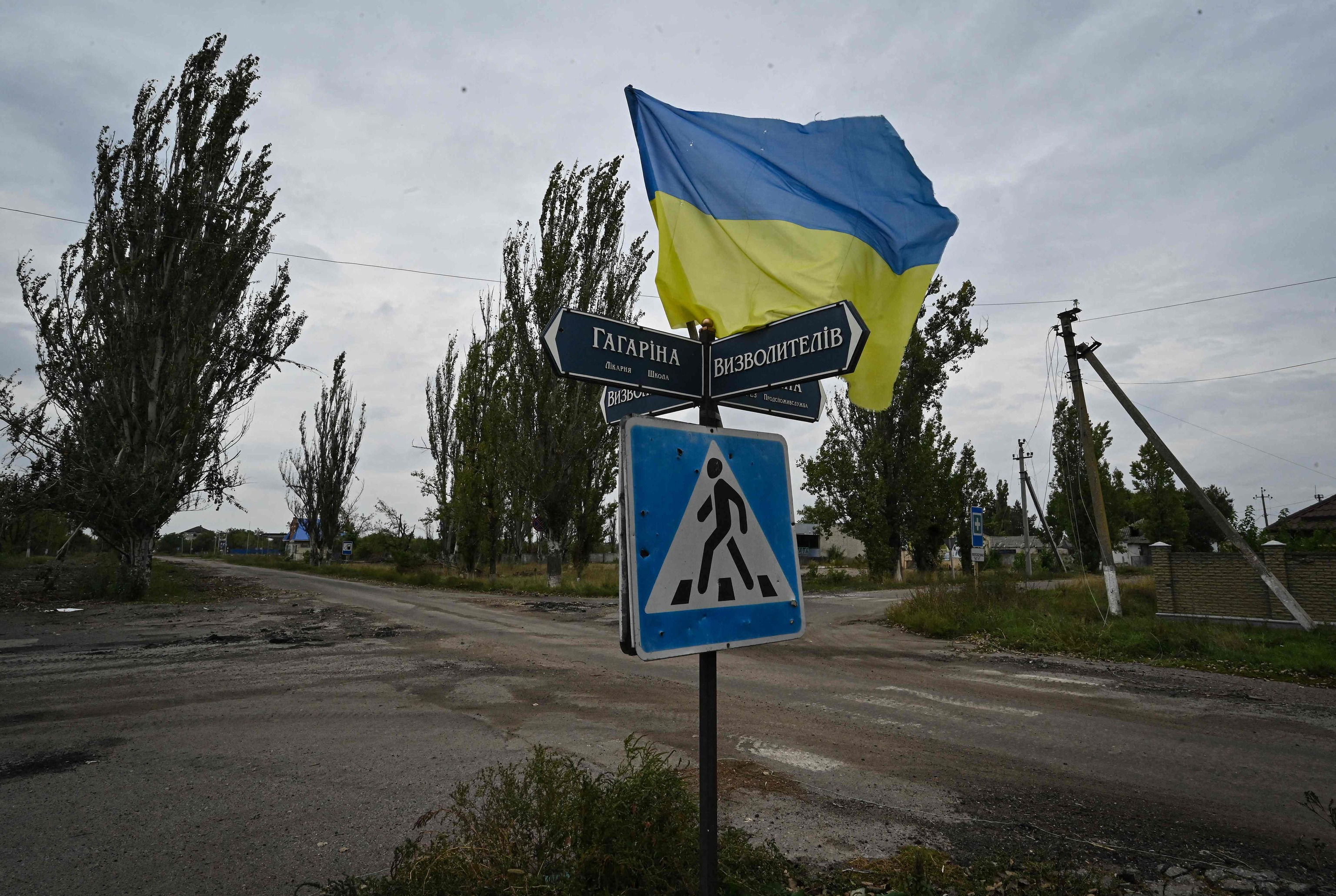 La bandera de Ucrania, en una zona recién liberada de Jersón