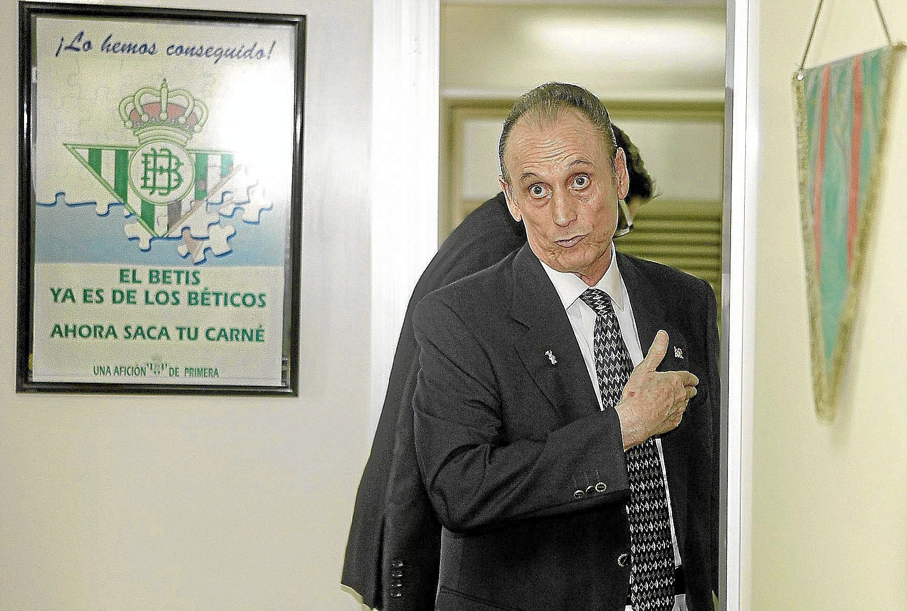 Manuel Ruiz de Lopera despidindose de la presidencia del Betis