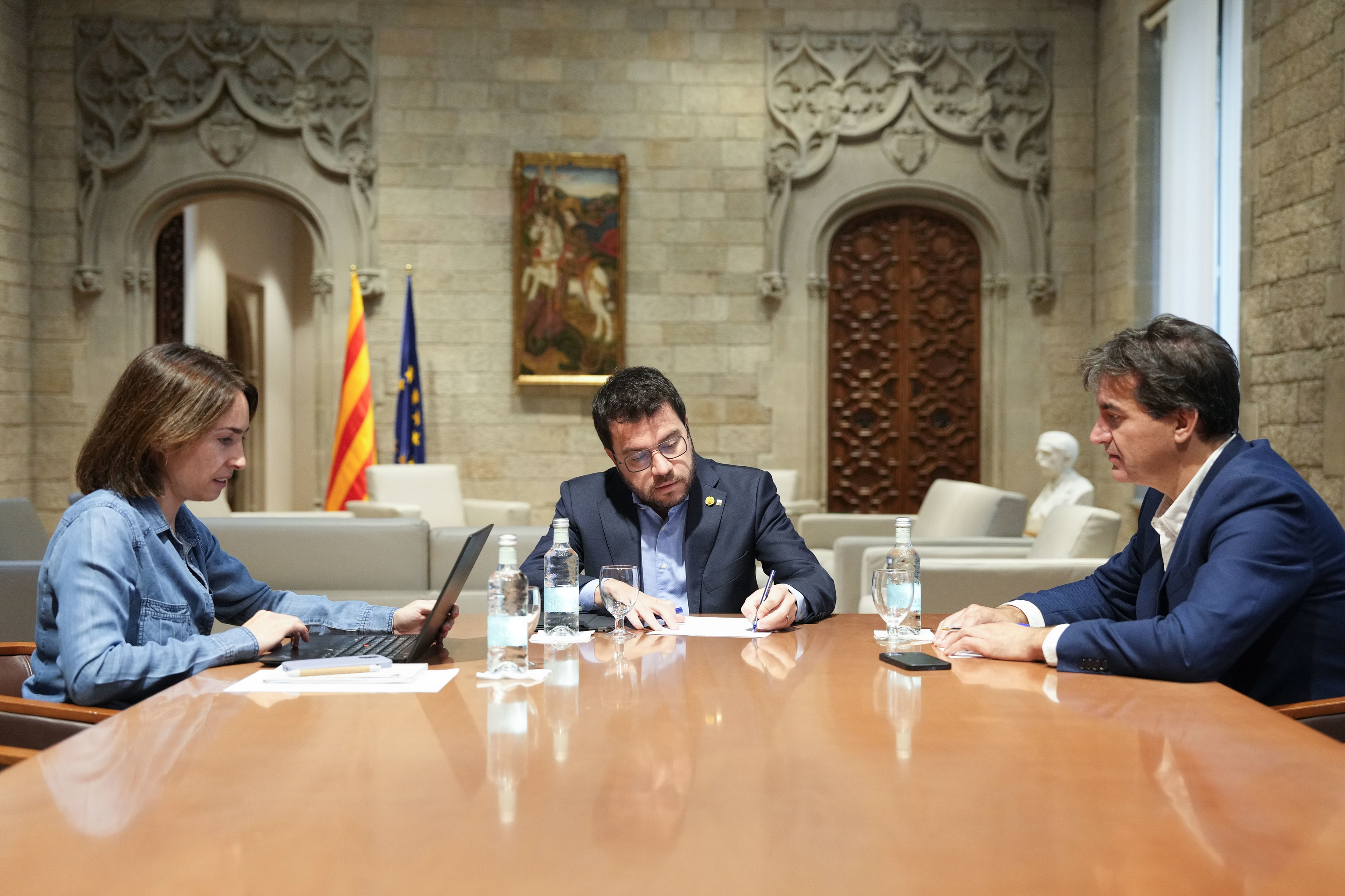 El presidente de la Generalitat, Pere Aragons, el domingo, reunido con su equipo para decidir la remodelacin de su gobierno.