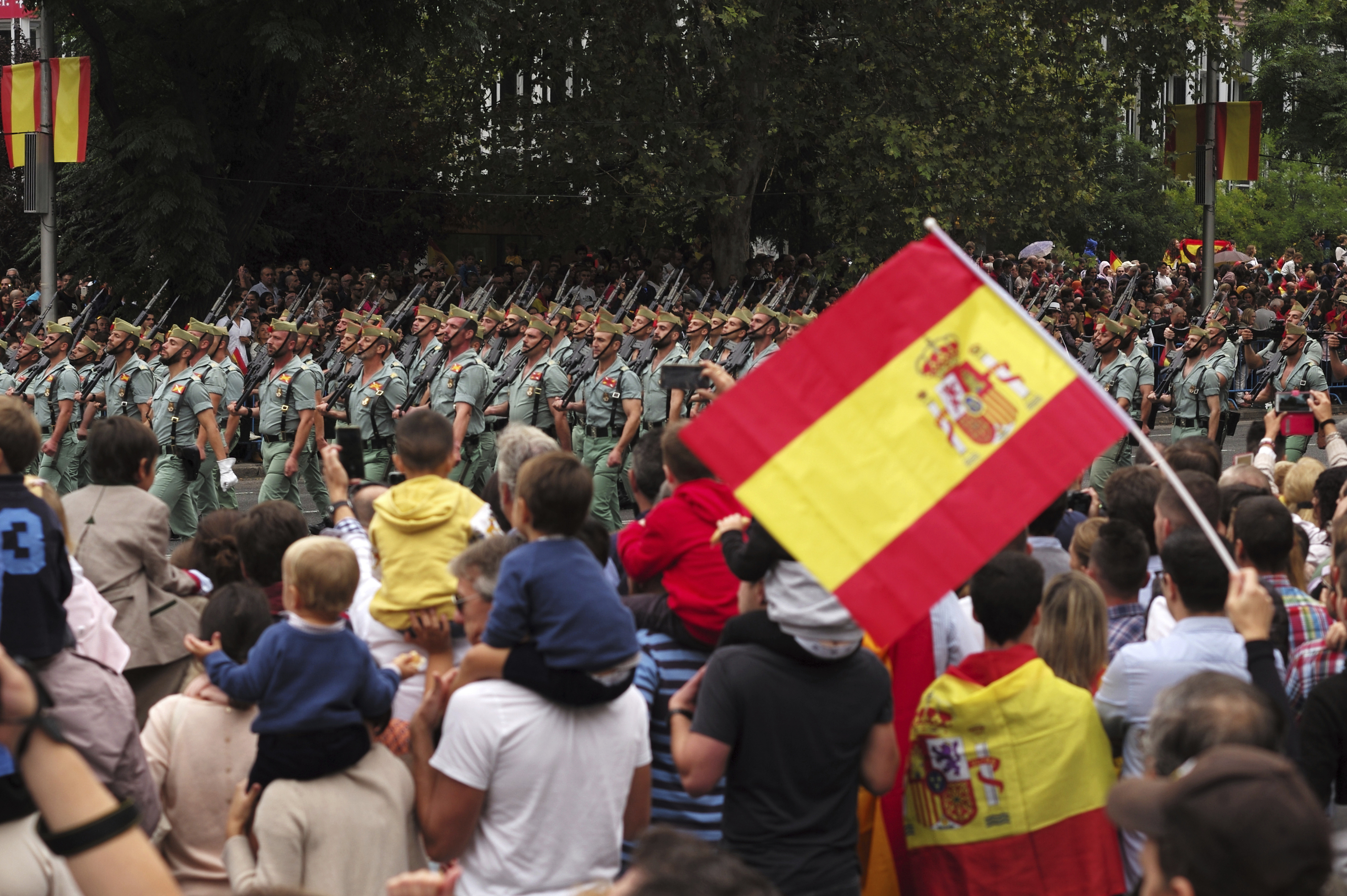 Desfile militar con motivo de la Fiesta Nacional.
