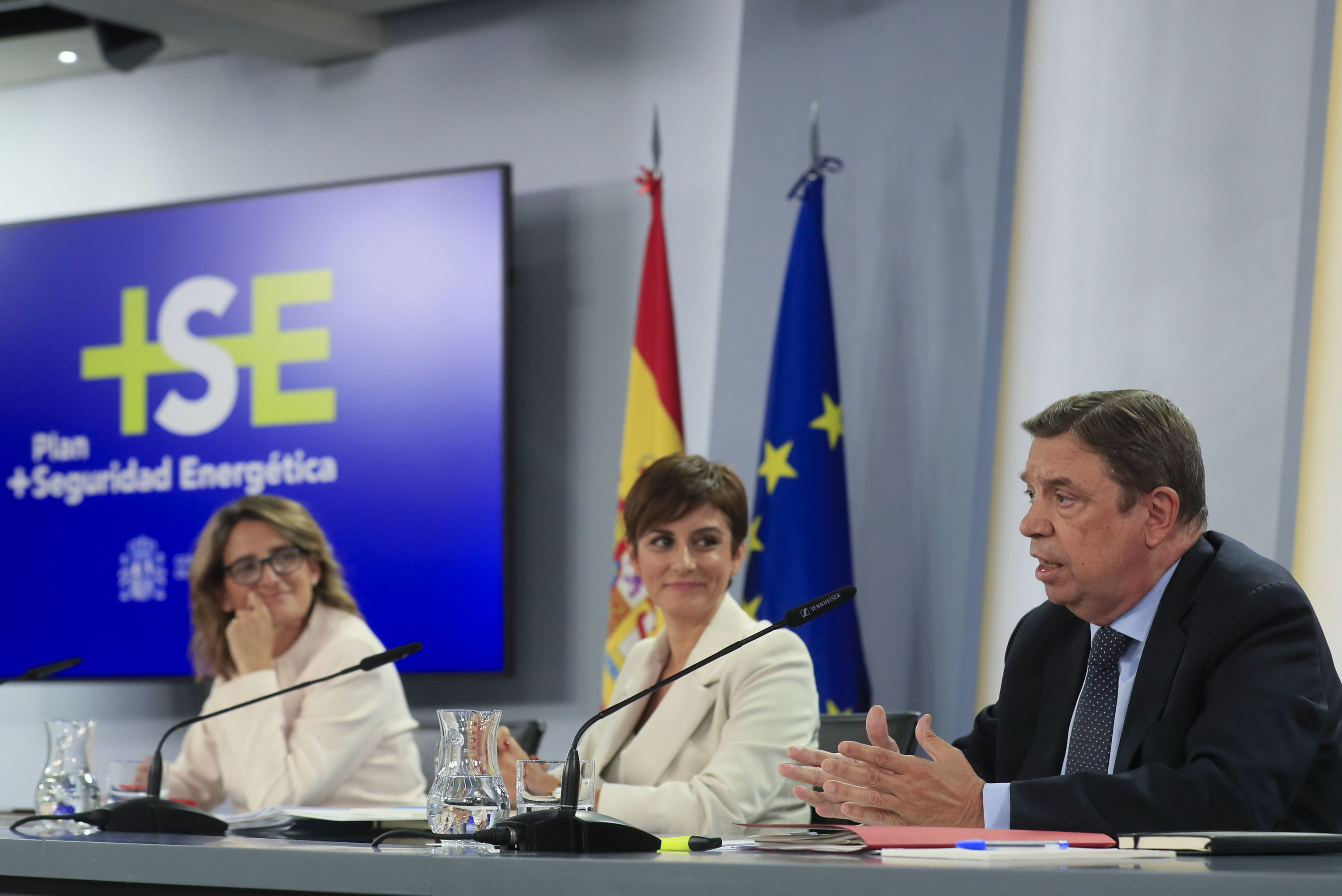 Los ministros Teresa Ribera, Isabel Rodrguez y Luis Planas, tras el Consejo de Ministros.
