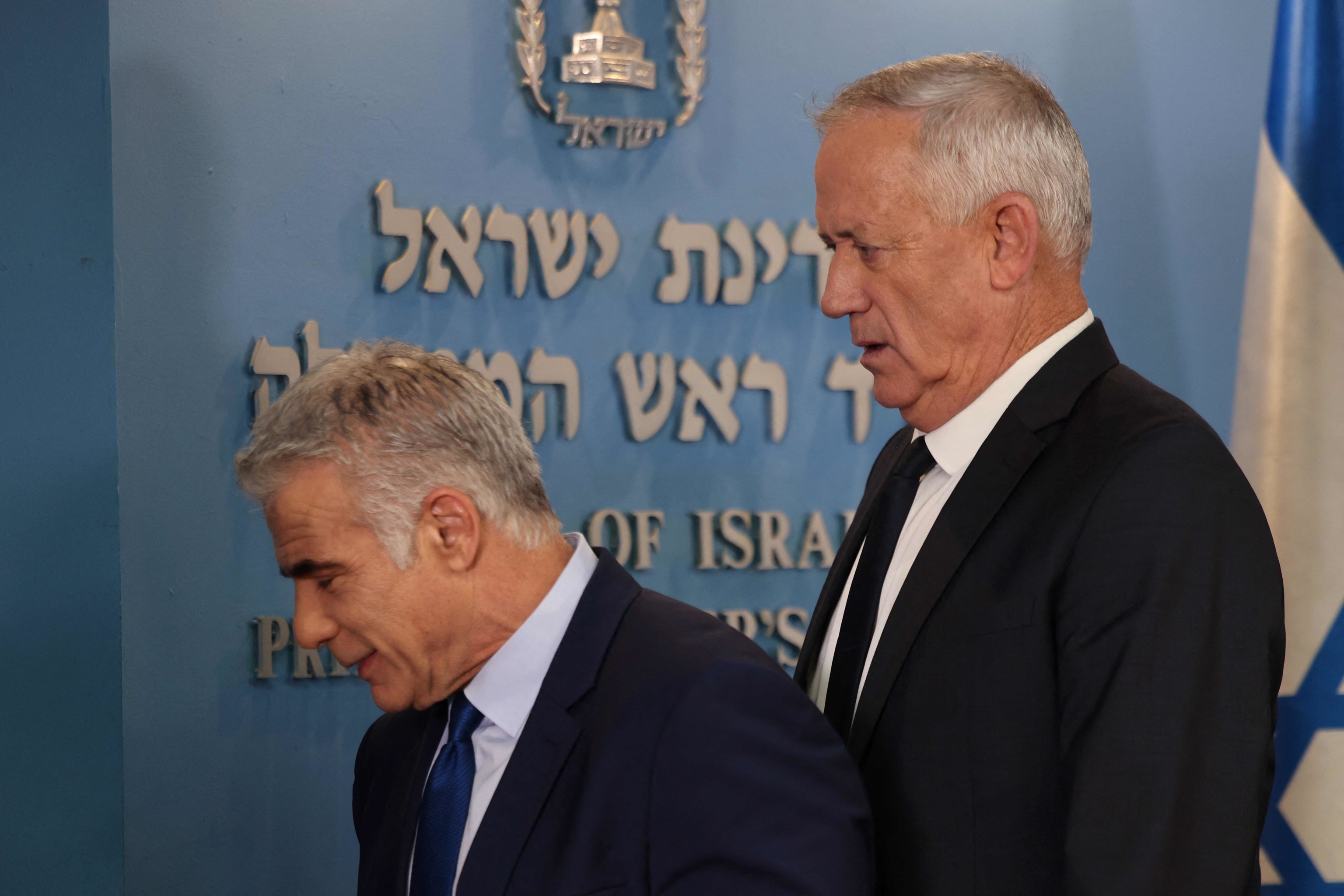 El primer ministro israel, Yair Lapid (izda.), y el ministro de Defensa, Benny Gantz, este mircoles.