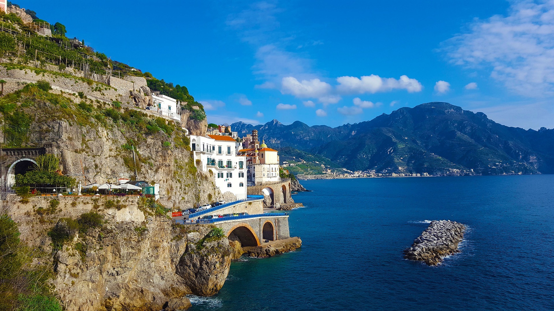 Bella perspectiva de la Costa Amalfitana.