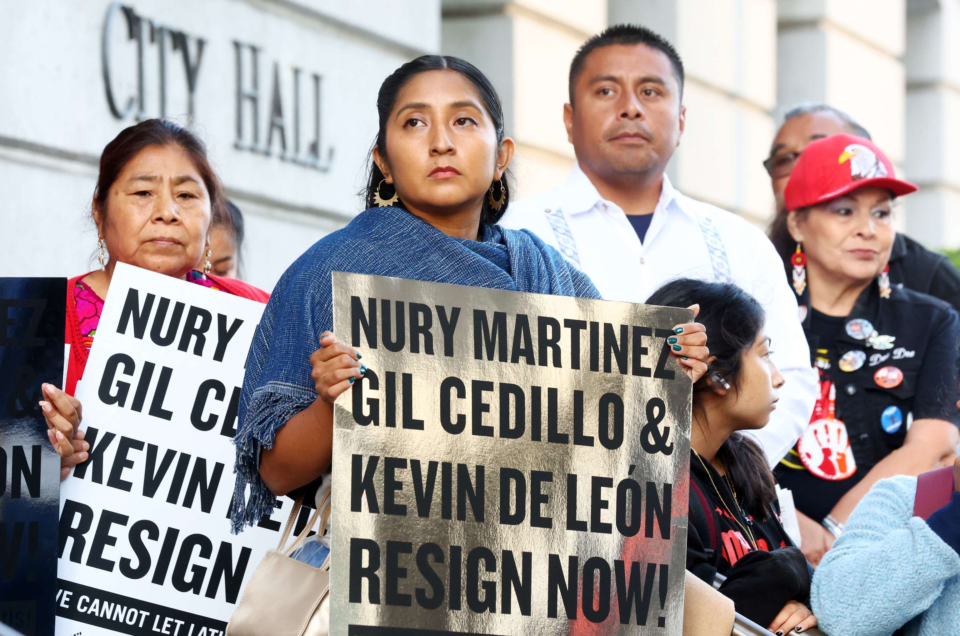 Un grupo de personas pide la dimisin de Nury Martnez.