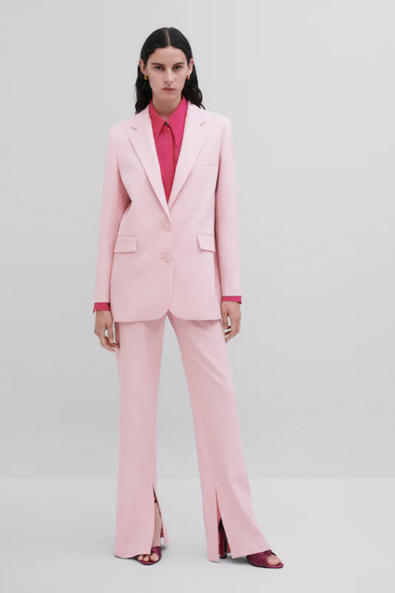 ALT: Traje rosa con chaqueta de lana de Massimo Dutti