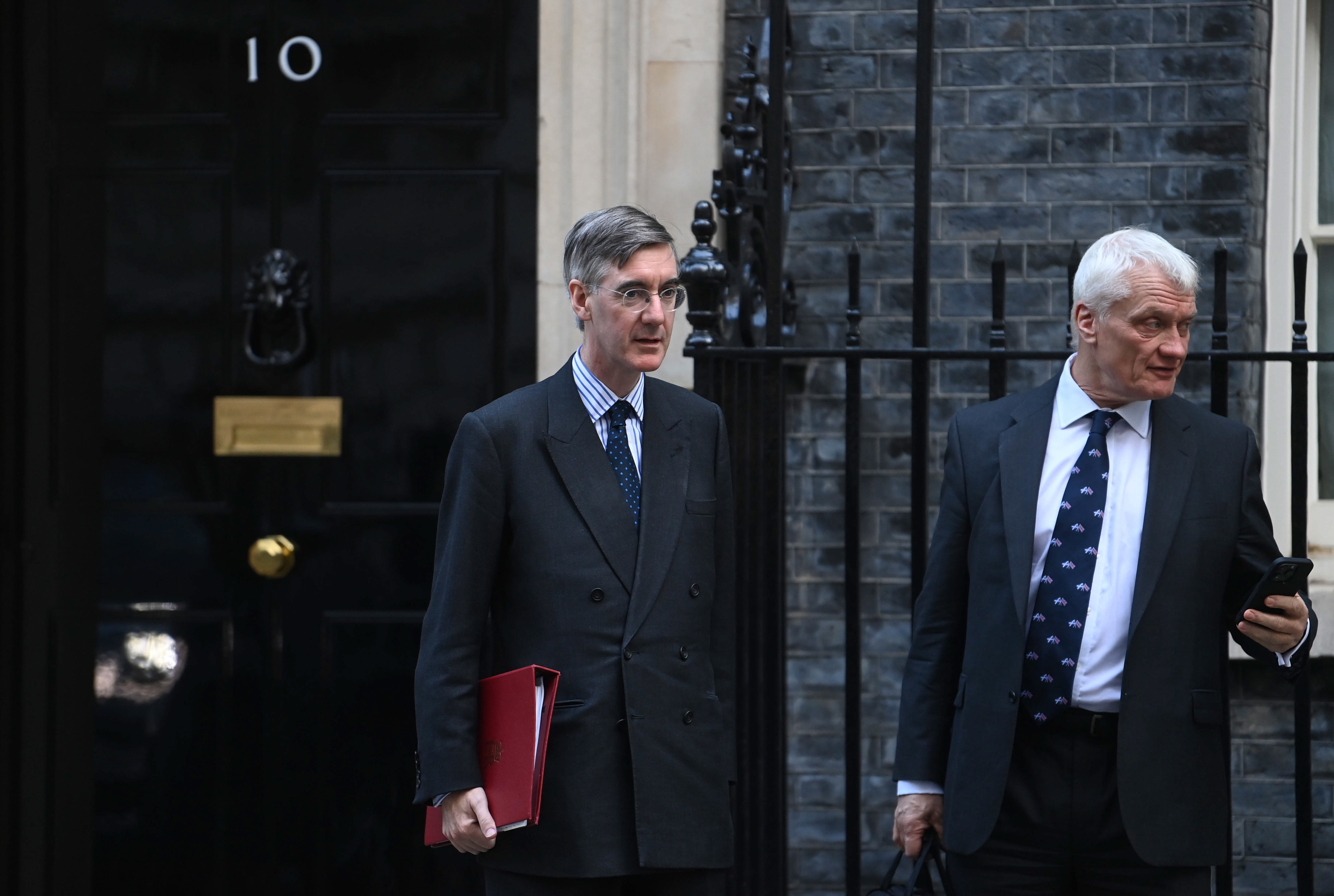 Jacob Rees-Mogg (izquierda), secretario de Comercio y Energa, y Graham Stuart, en Downing Street.