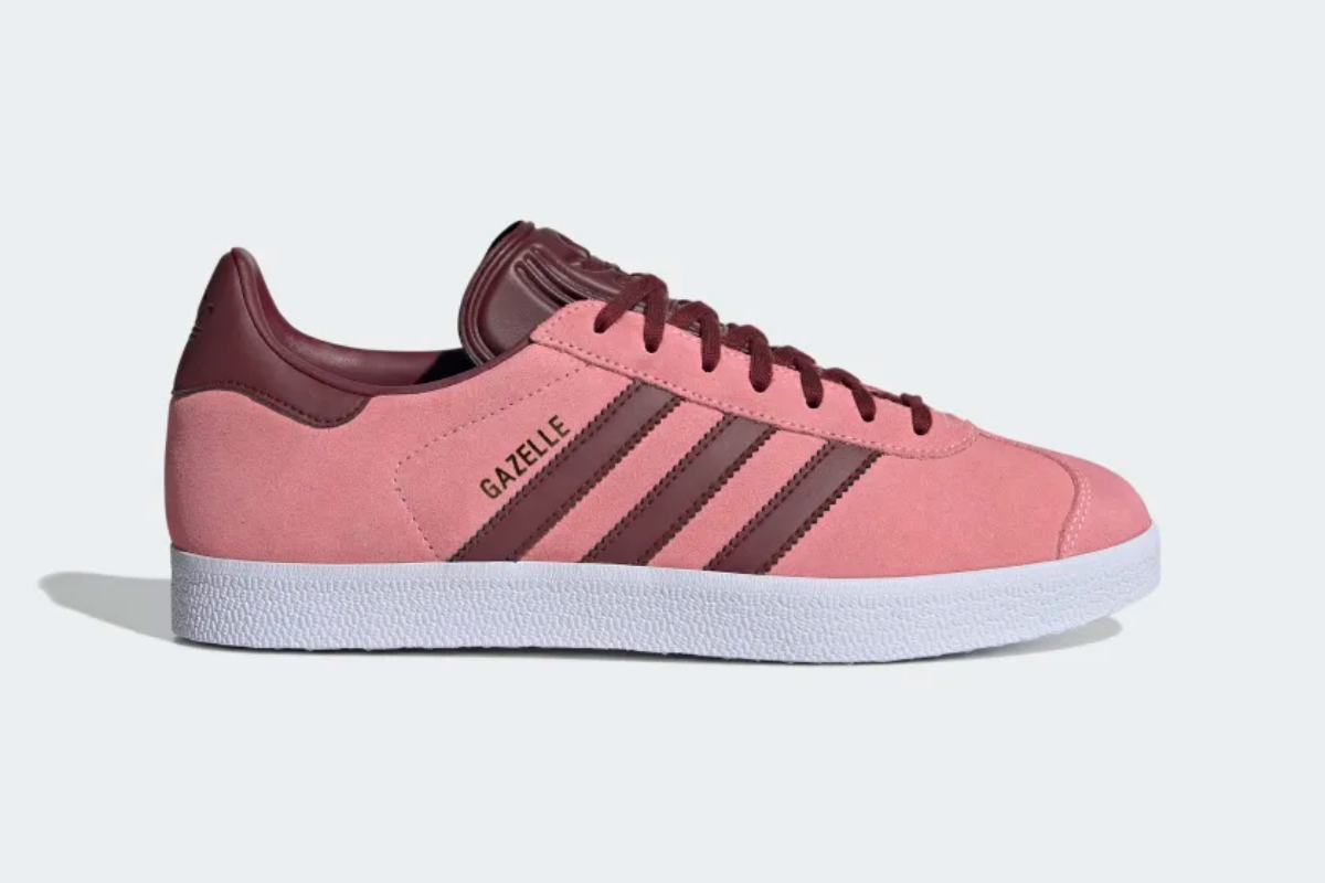 ALT: Zapatillas rosas de Adidas.