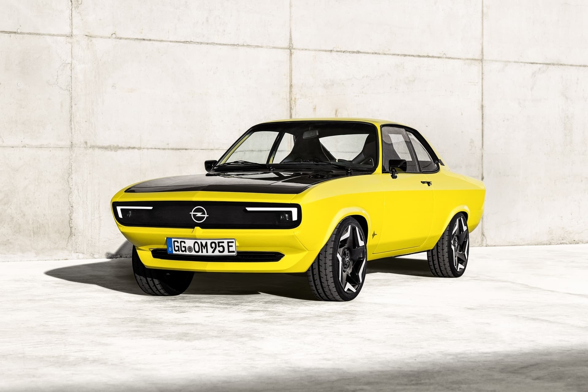Opel electrificó este Manta antiguo