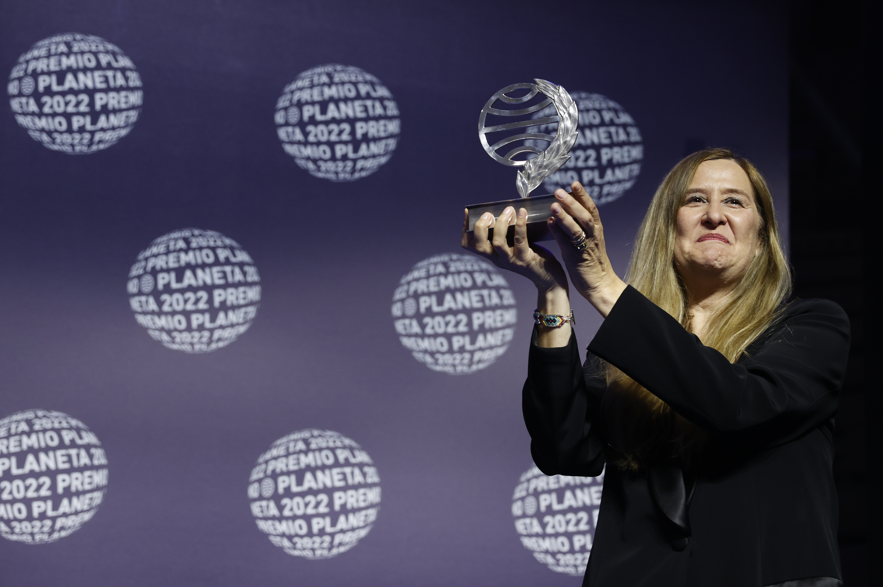 La escritora Luz Gabás tras ganar el premio Planeta.