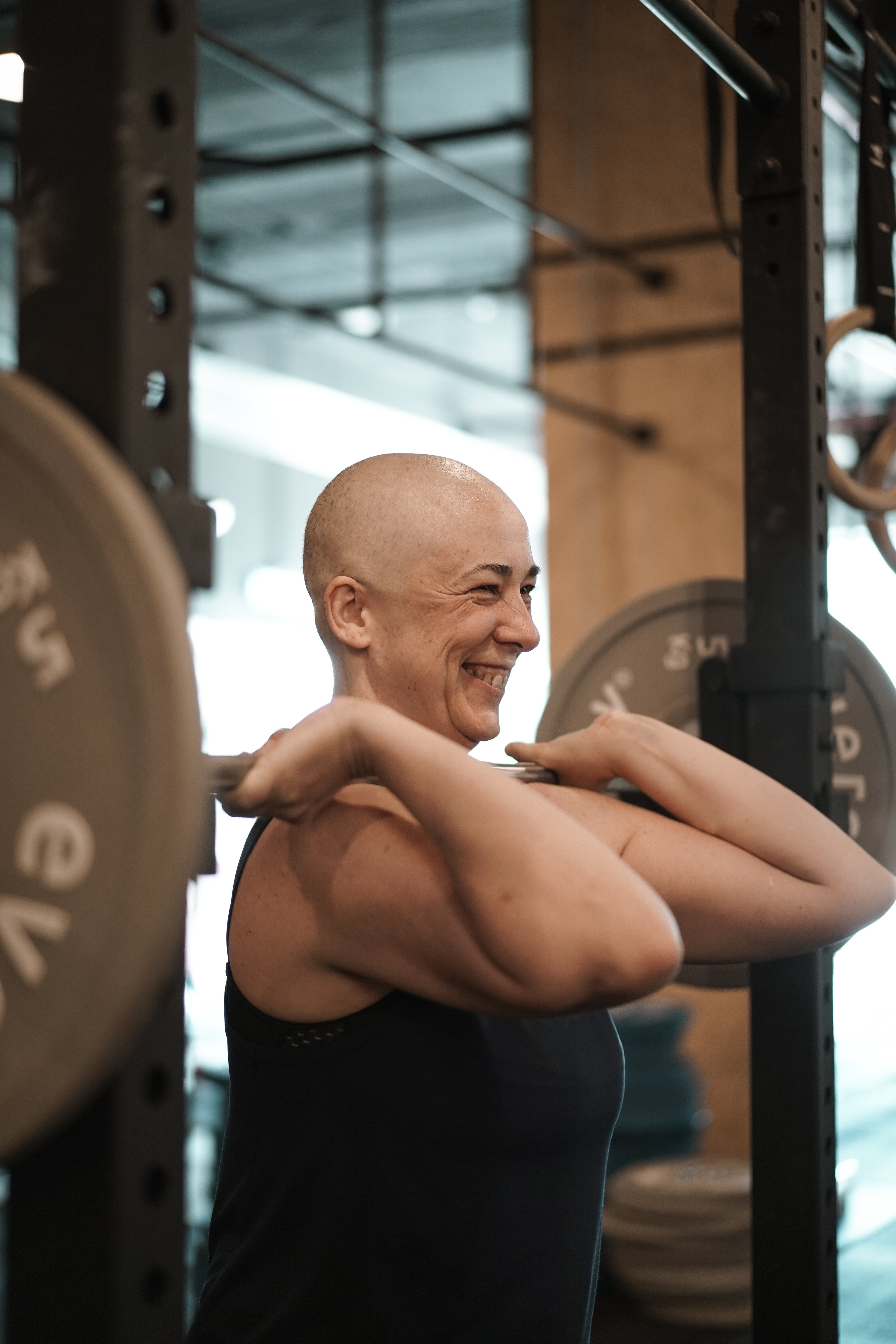 Conchi Moreno, sonriente entrenando CrossFit, su pasin junto al yoga.