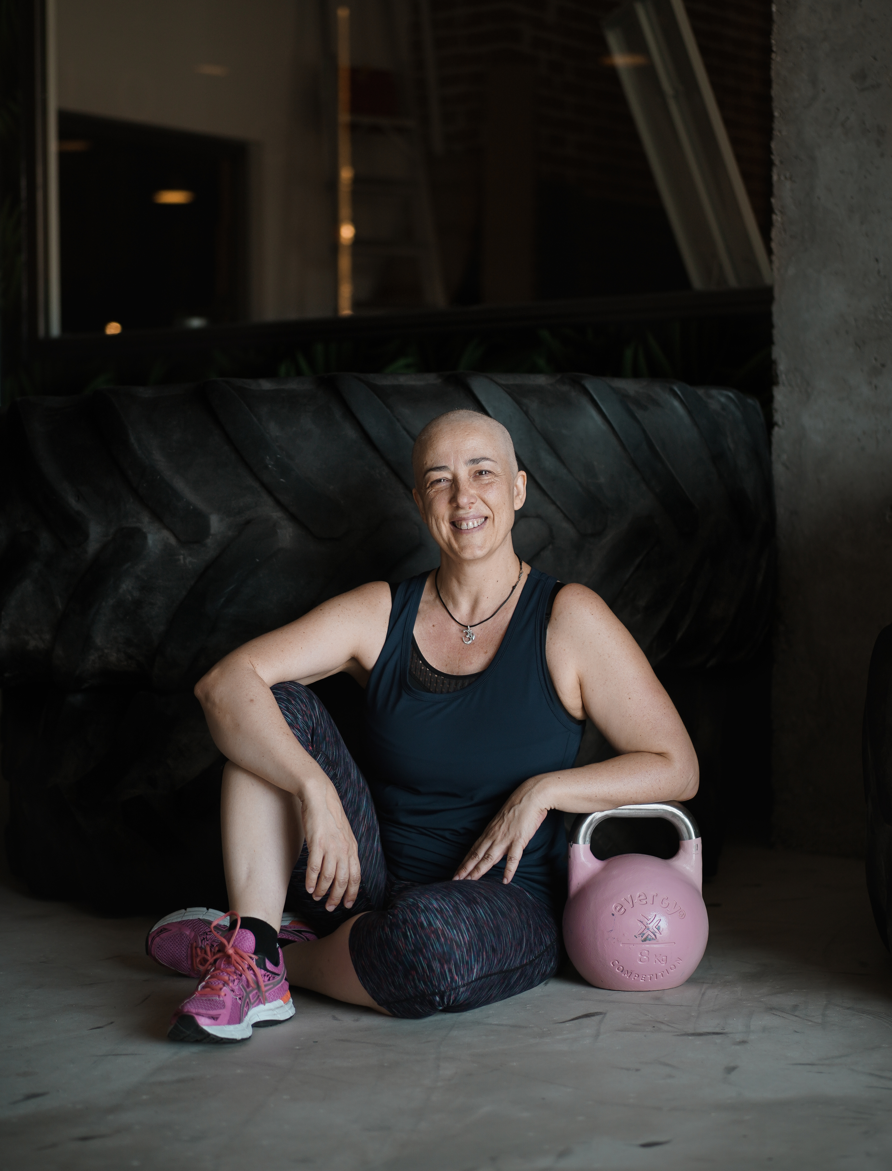 Conchi Moreno, profesora de yoga, ha entrenado en plena quimioterapia en CrossFit Courage, en Mstoles.