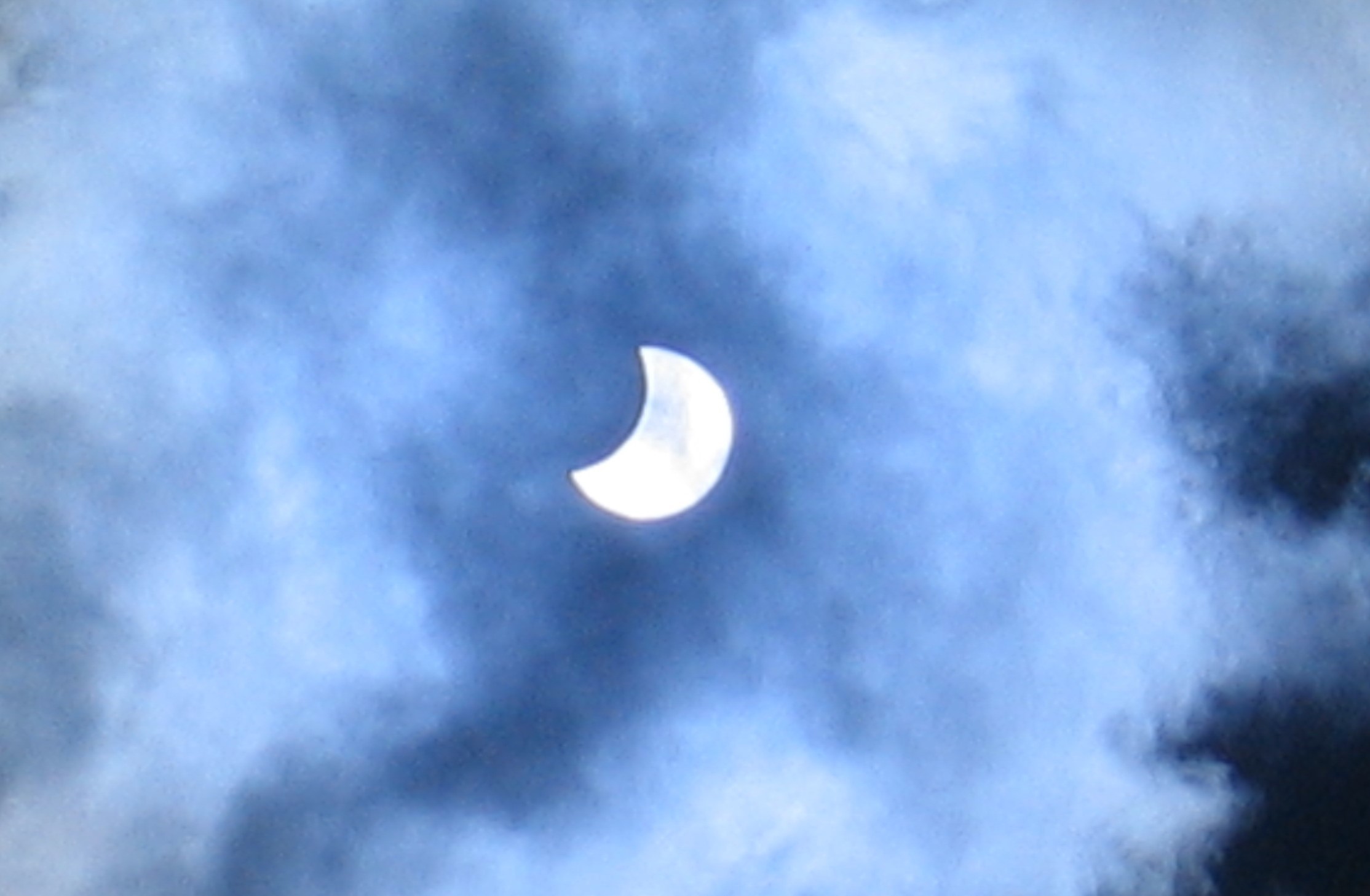 Eclipse solar parcial observado desde Mosc el 1 de agosto de 2008.