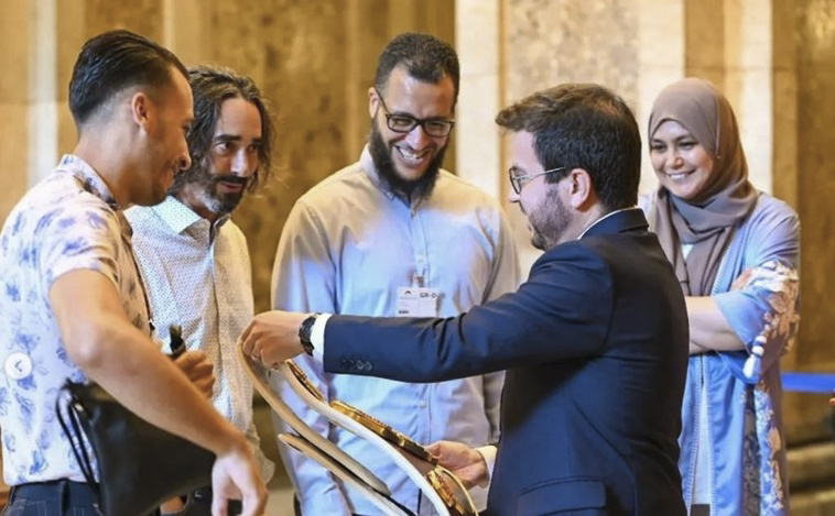 Pere Aragons, con Mohamed Said Badaoui (en el centro de la imagen).