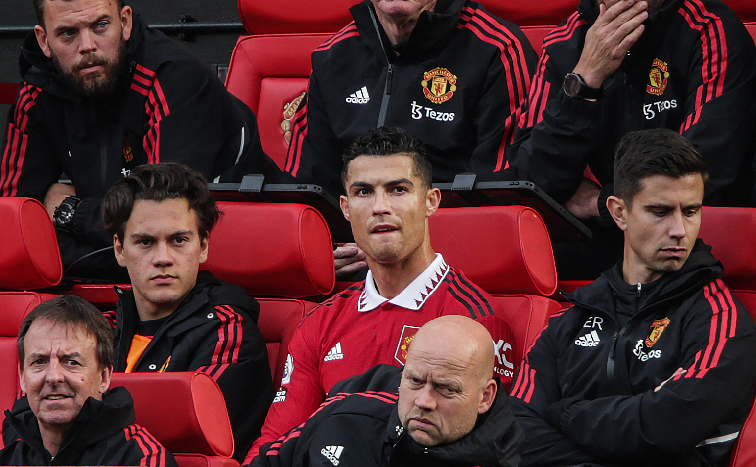 Cristiano Ronaldo en el banquillo tras ser sustituido contra el Newcastle.