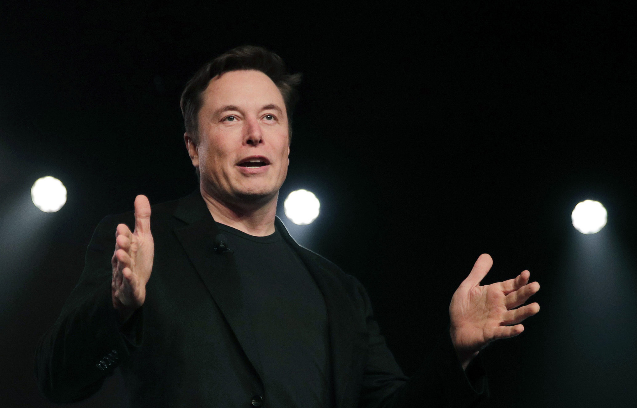 Elon Musk durante un acto en California
