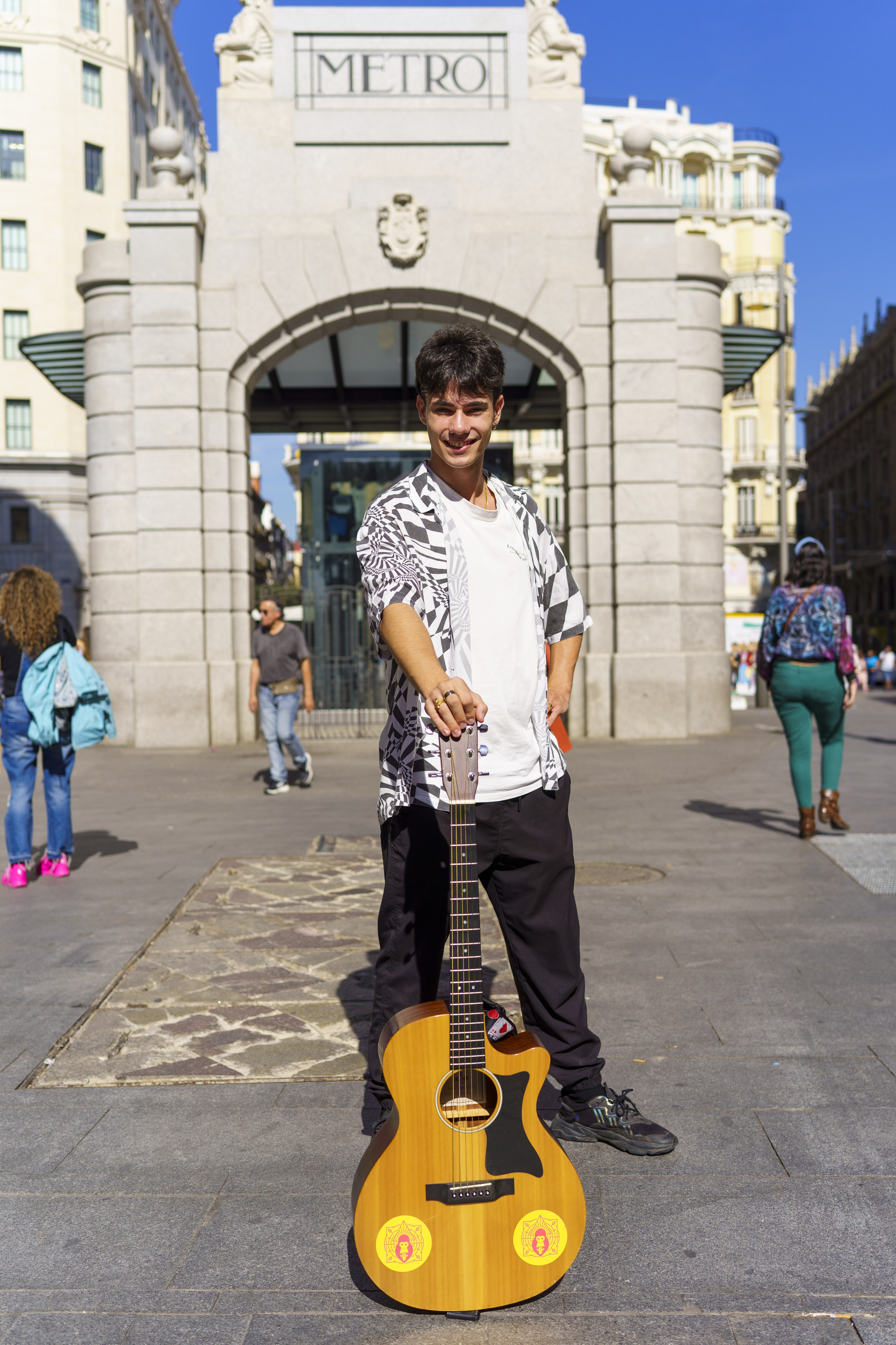 Asier Mart tiene 19 aos y utiliza su espectculo urbano para ganar promocin