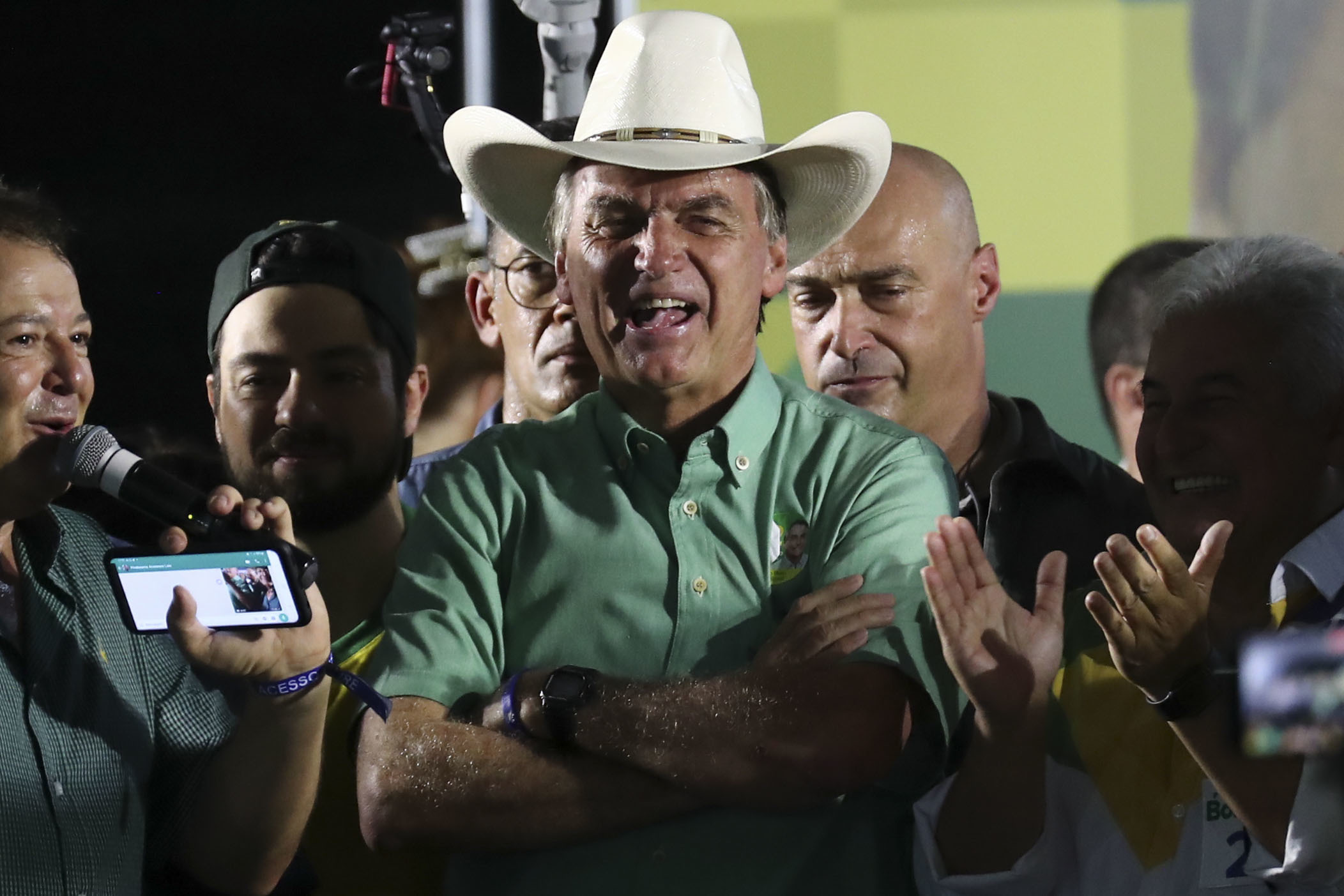 El presidente brasileño, Jair Bolsonaro, participa en un acto de campaña hoy, en Guarulhos (Brasil).